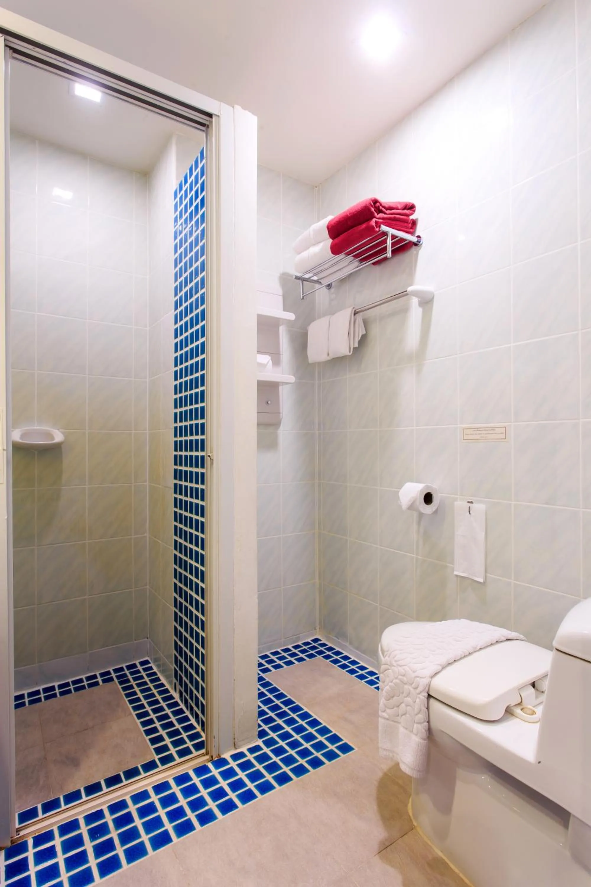 Bathroom in Chaweng Budget Hotel