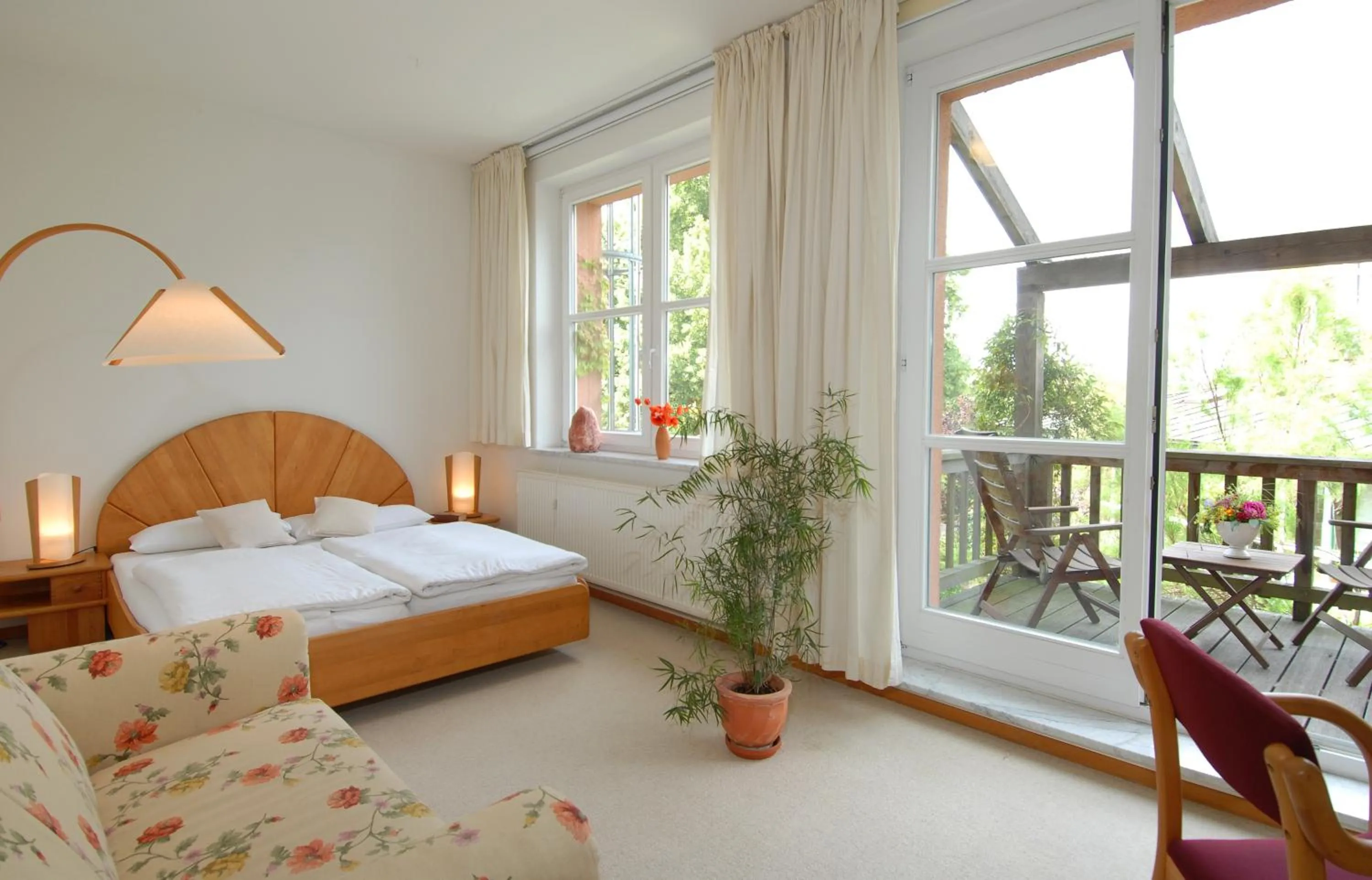 Photo of the whole room, Bed in Bio- und Gesundheitshotel Gutshaus Stellshagen