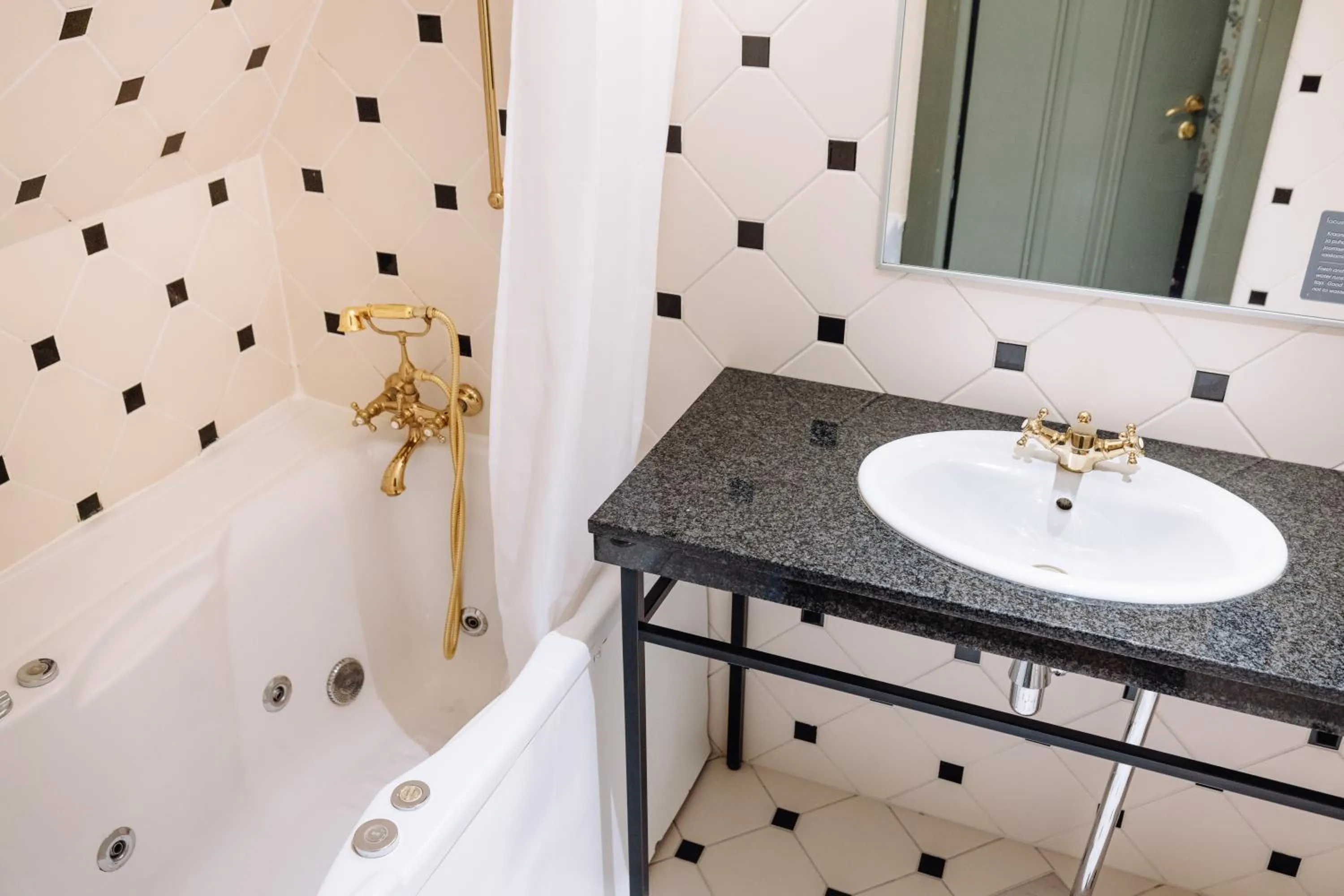 Bath in Hestia Hotel Barons Old Town