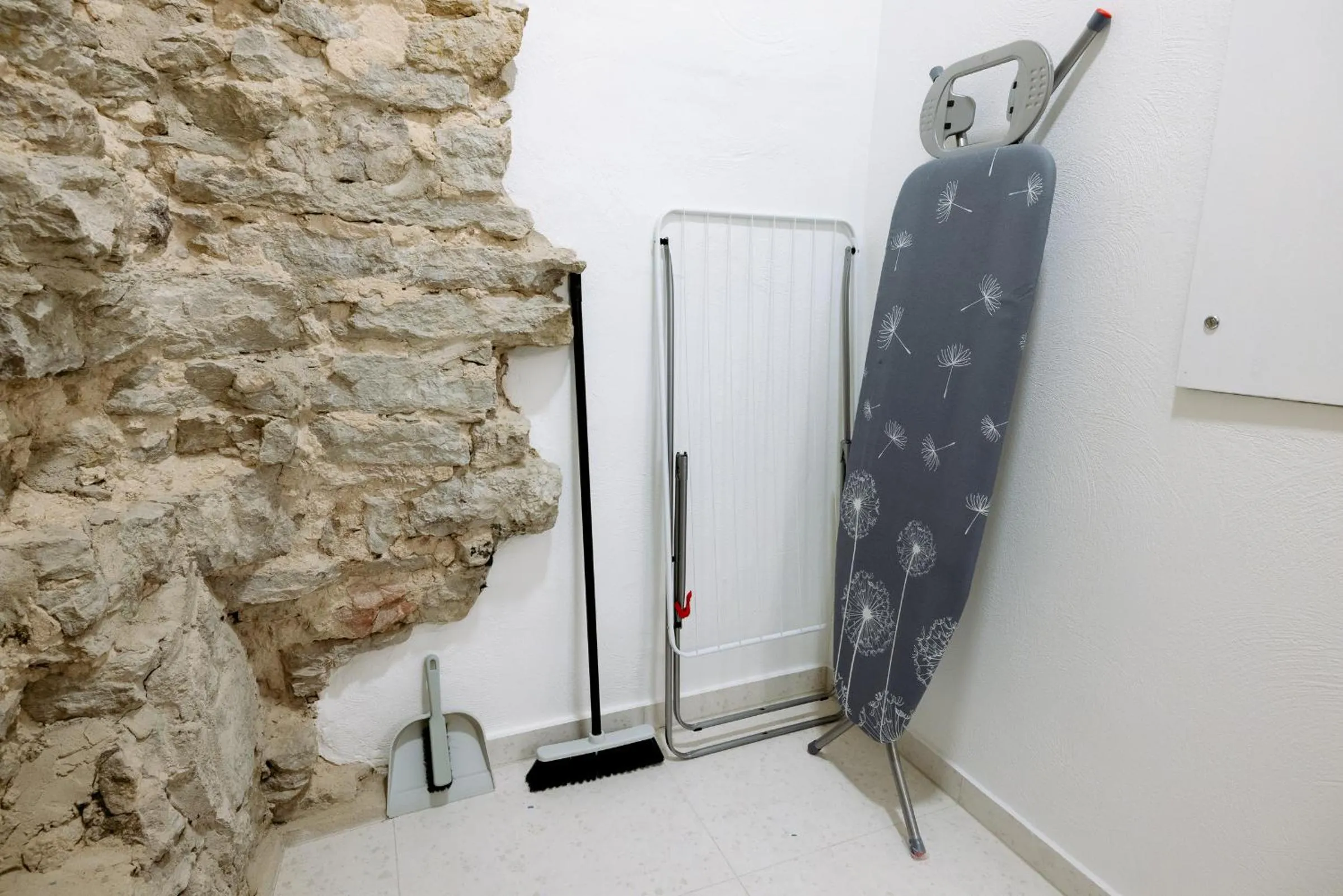 wardrobe in Hestia Hotel Barons Old Town