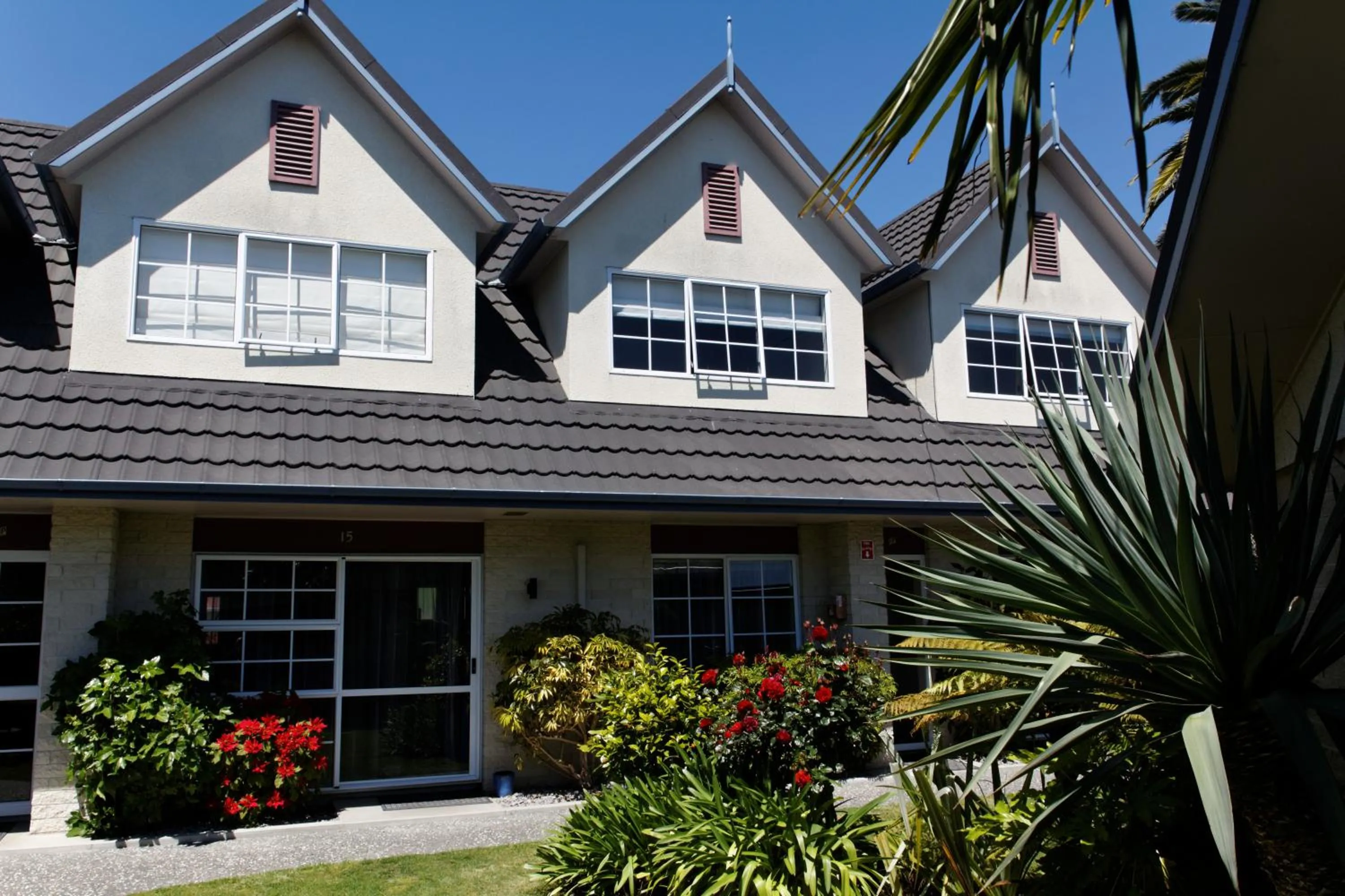 Facade/entrance in ASURE Colonial Lodge Motel