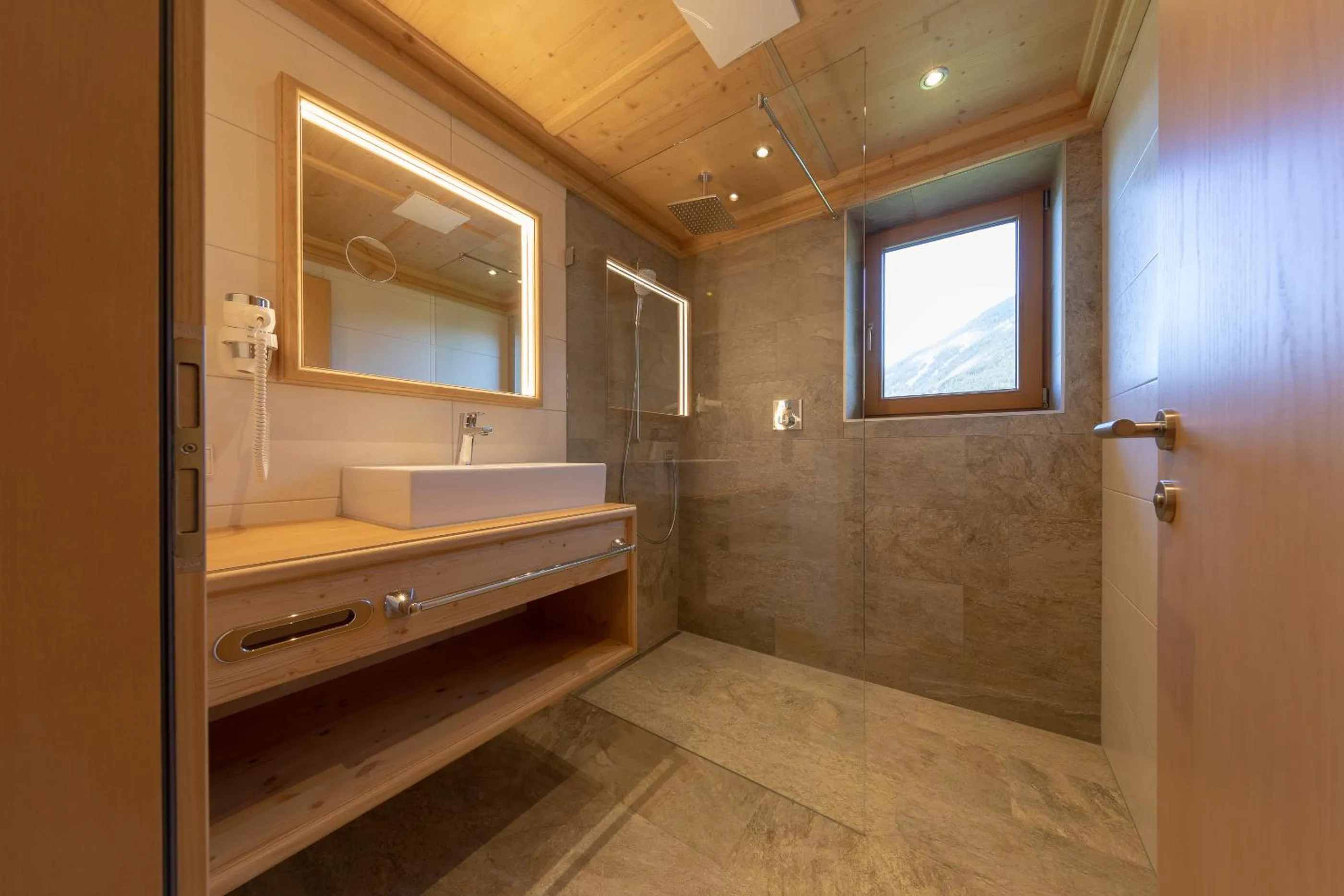 Photo of the whole room in Gasthof Tannen - Alm