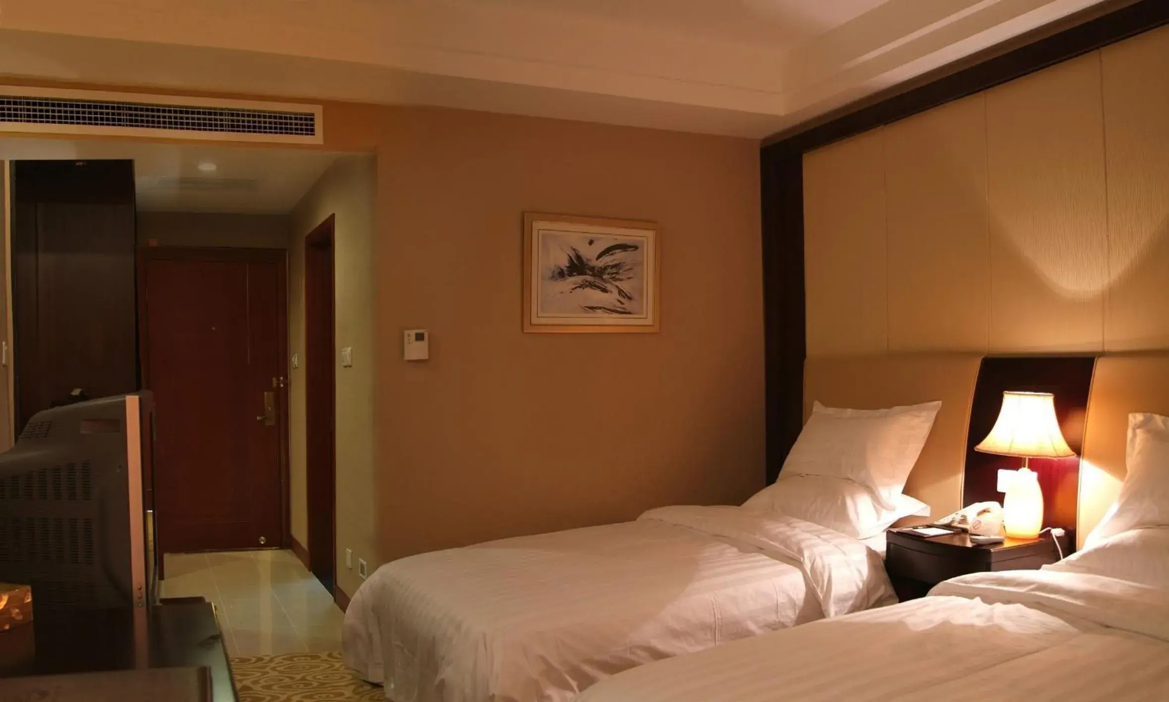 Toilet, Bed in Jinjiang Inn - Shanghai Changning Toilet, Bed in Jinjiang Inn - Shanghai Changning