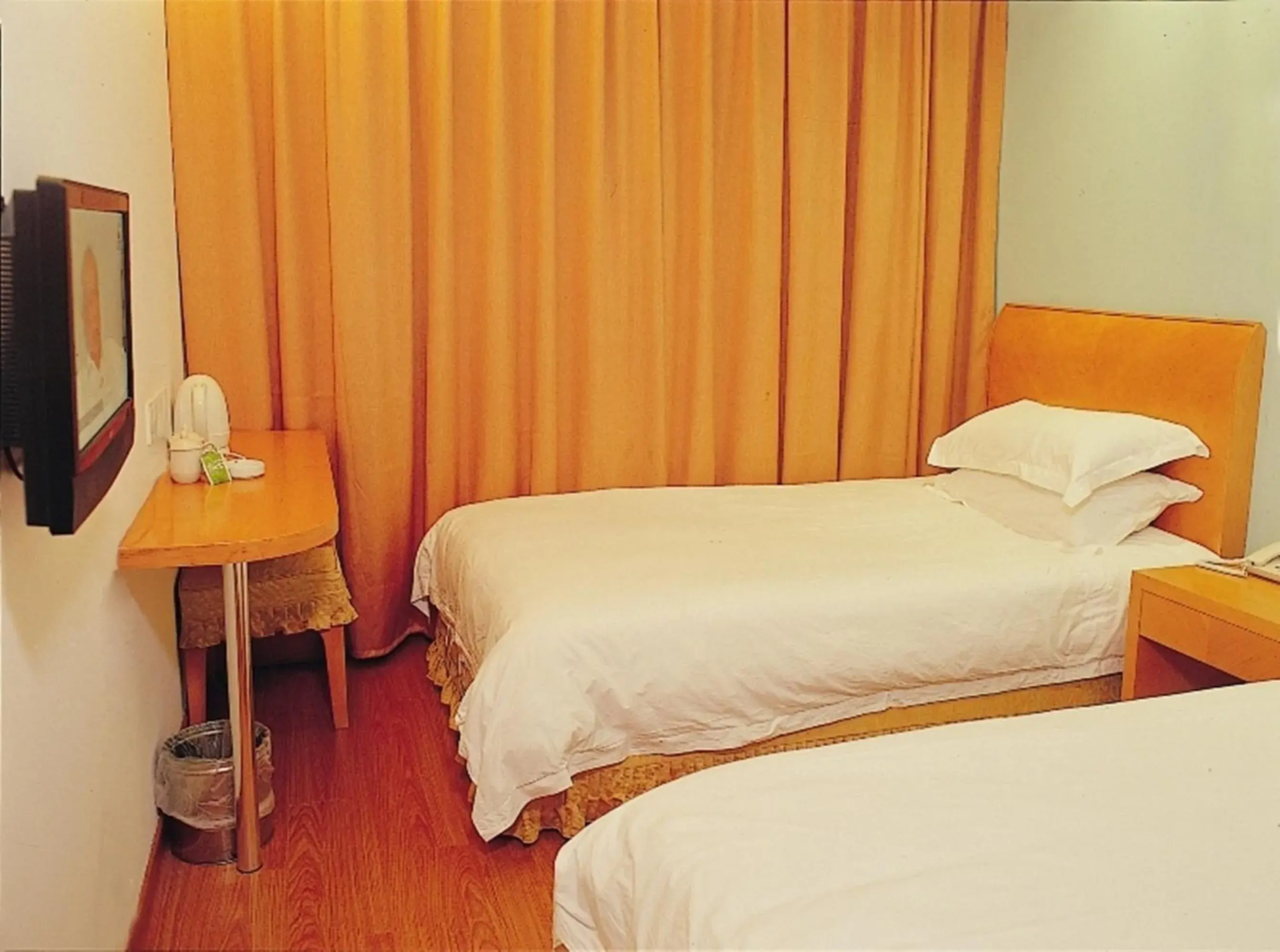 Toilet, Bed in Jinjiang Inn - Shanghai Changning Toilet, Bed in Jinjiang Inn - Shanghai Changning
