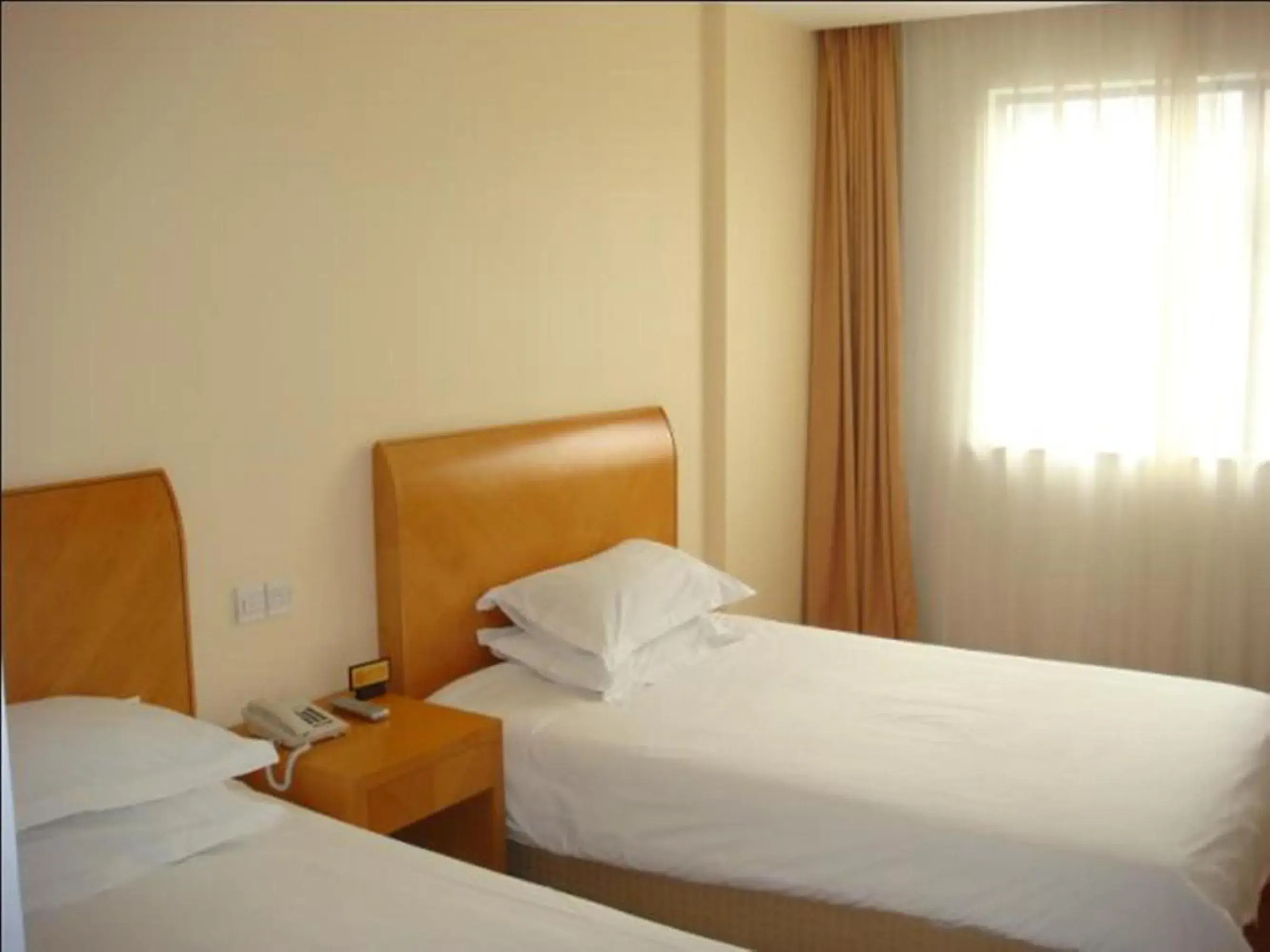 Toilet, Bed in Jinjiang Inn - Shanghai Changning Toilet, Bed in Jinjiang Inn - Shanghai Changning