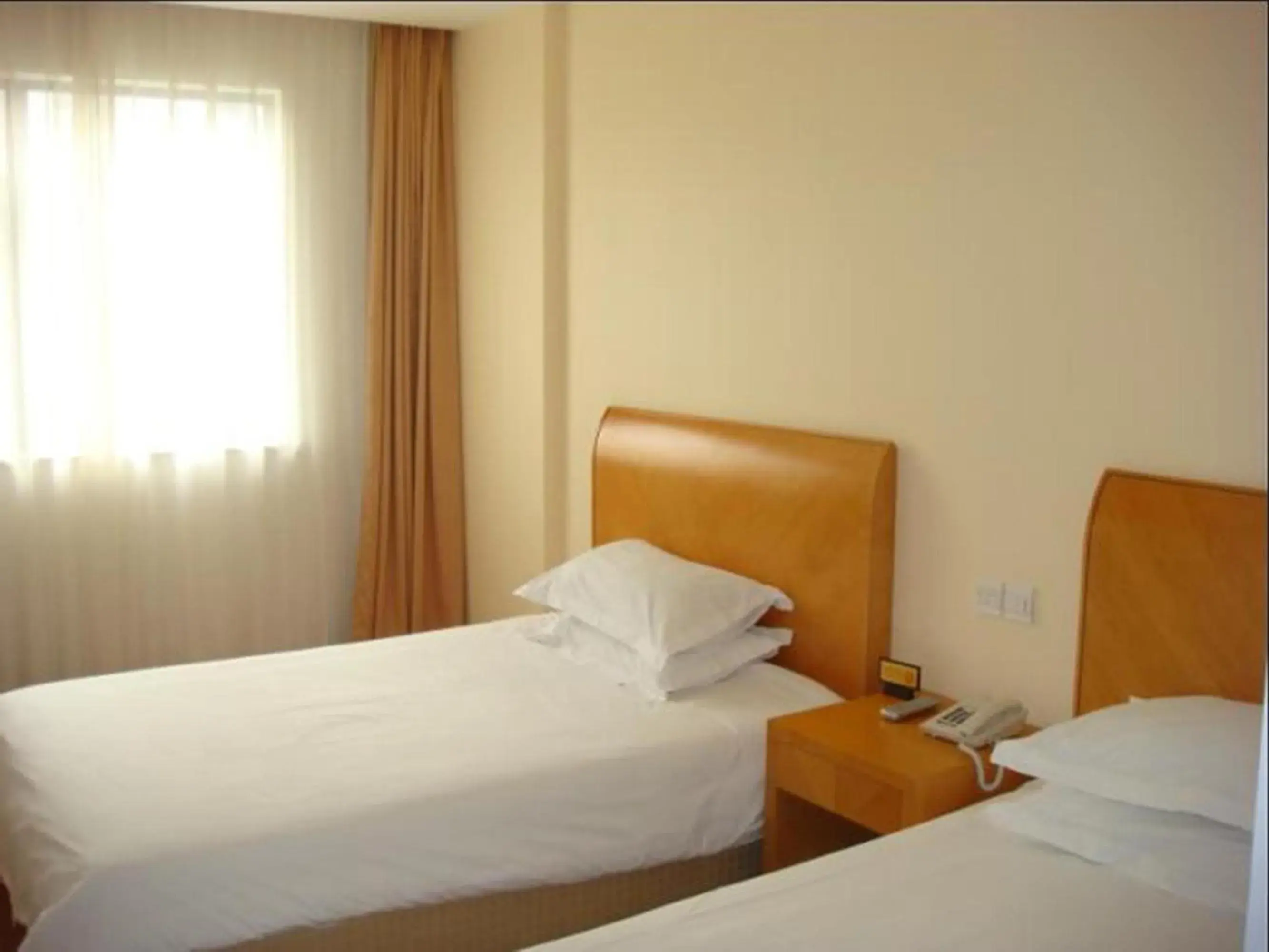 Toilet, Bed in Jinjiang Inn - Shanghai Changning Toilet, Bed in Jinjiang Inn - Shanghai Changning