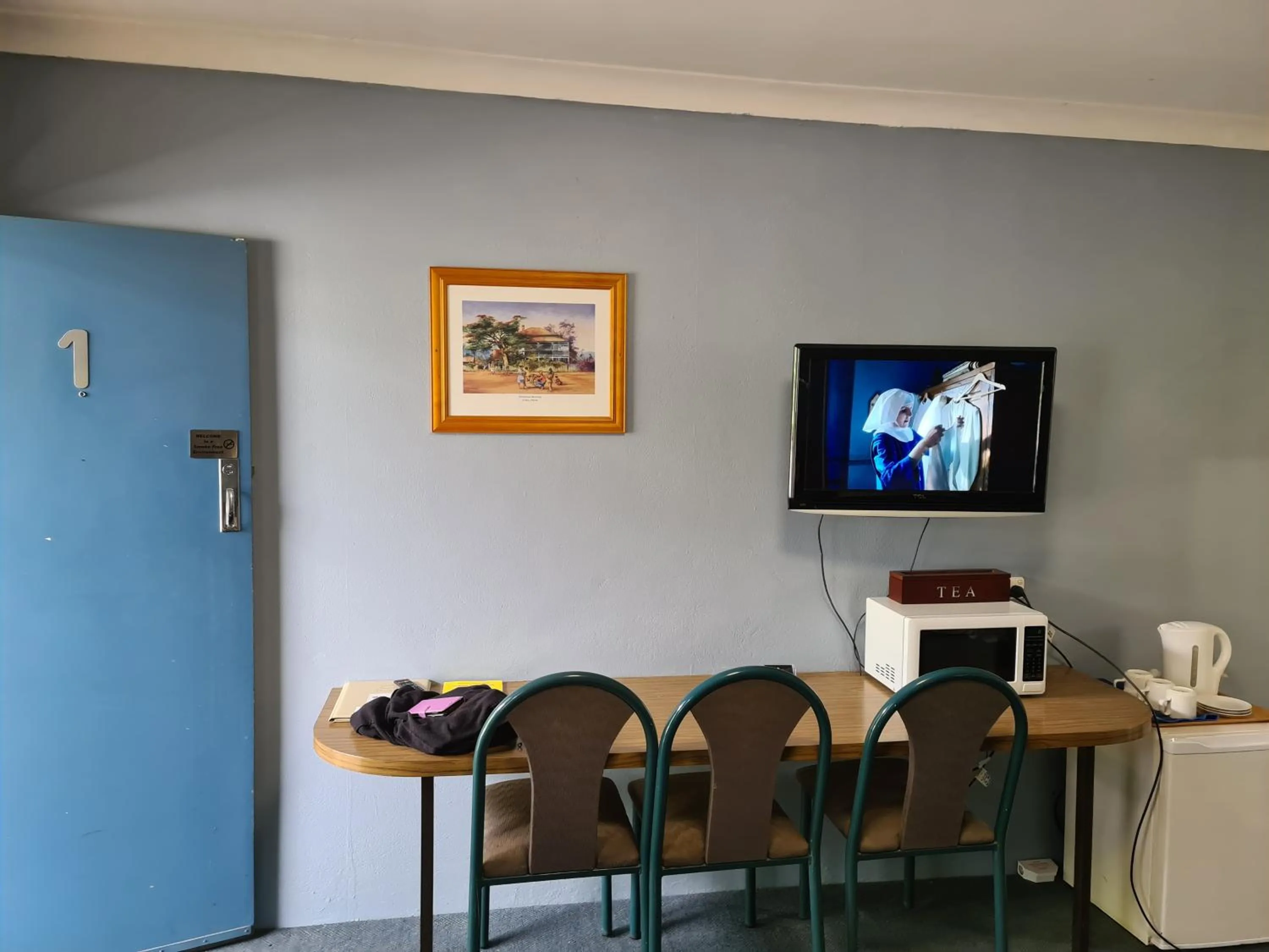 TV and multimedia in Valley View Motel