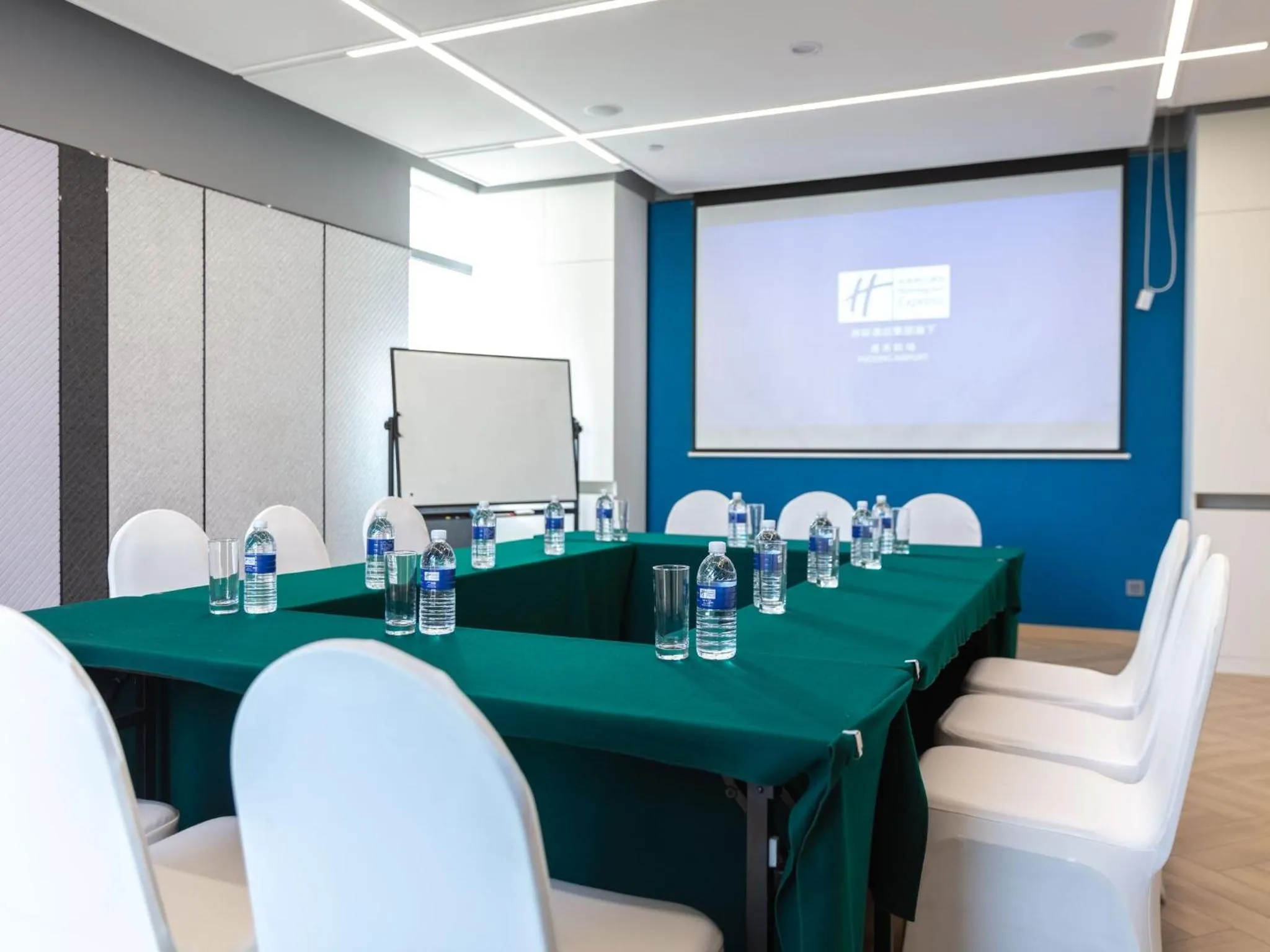 Meeting/conference room in Holiday Inn Express Shanghai Pudong Airport by IHG