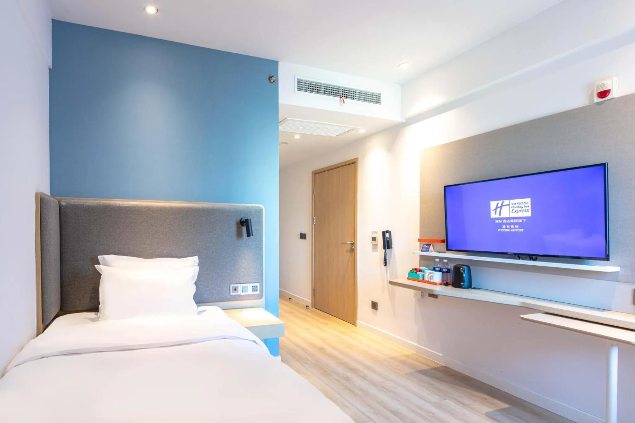 Photo of the whole room, Bed in Holiday Inn Express Shanghai Pudong Airport by IHG