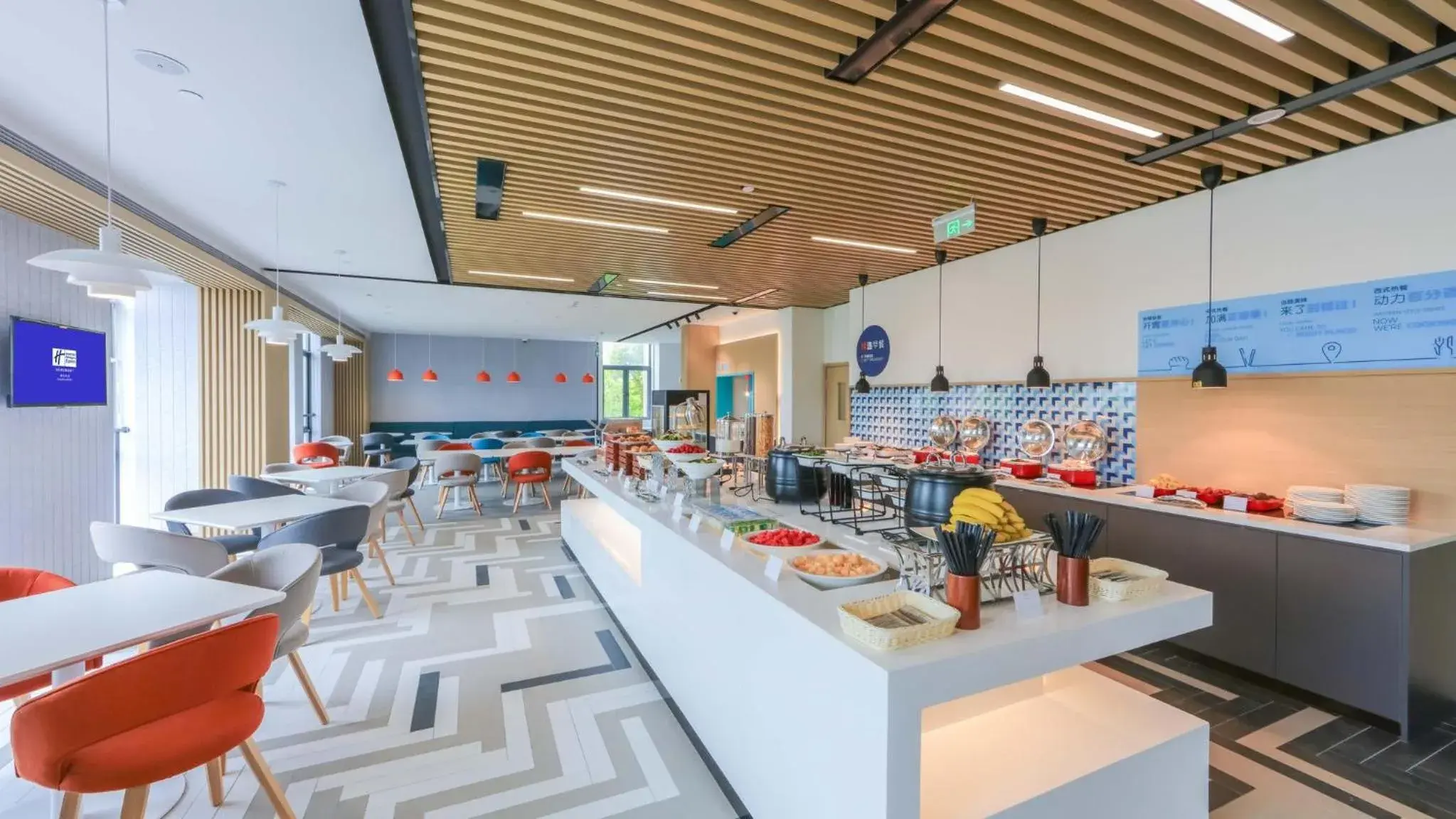 Restaurant/places to eat in Holiday Inn Express Shanghai Pudong Airport by IHG Restaurant/places to eat in Holiday Inn Express Shanghai Pudong Airport by IHG