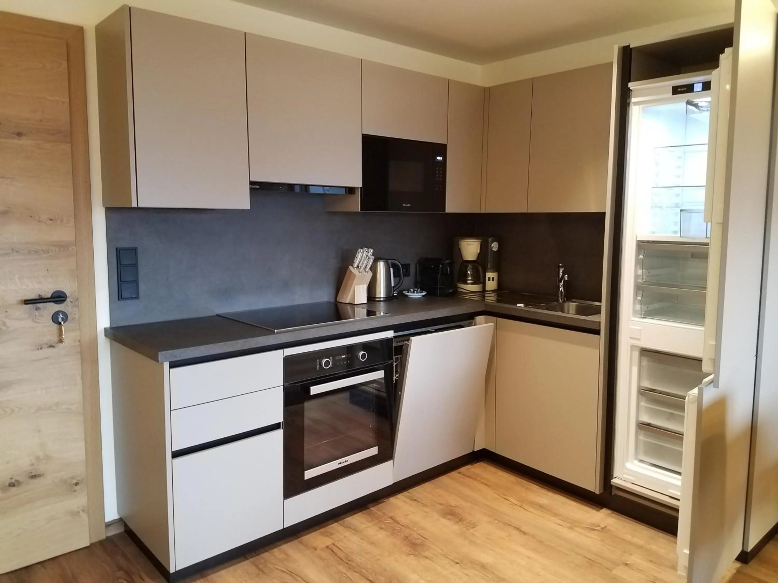 Kitchen or kitchenette in Aparthotel Hohe Brücke