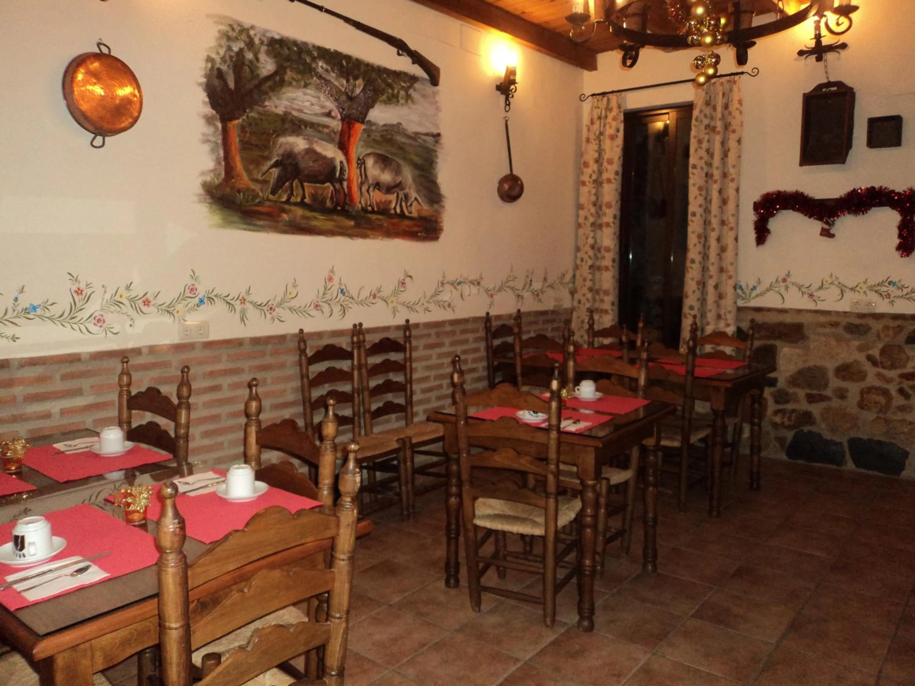 Restaurant/places to eat in Hostal Rural Molino Del Bombo