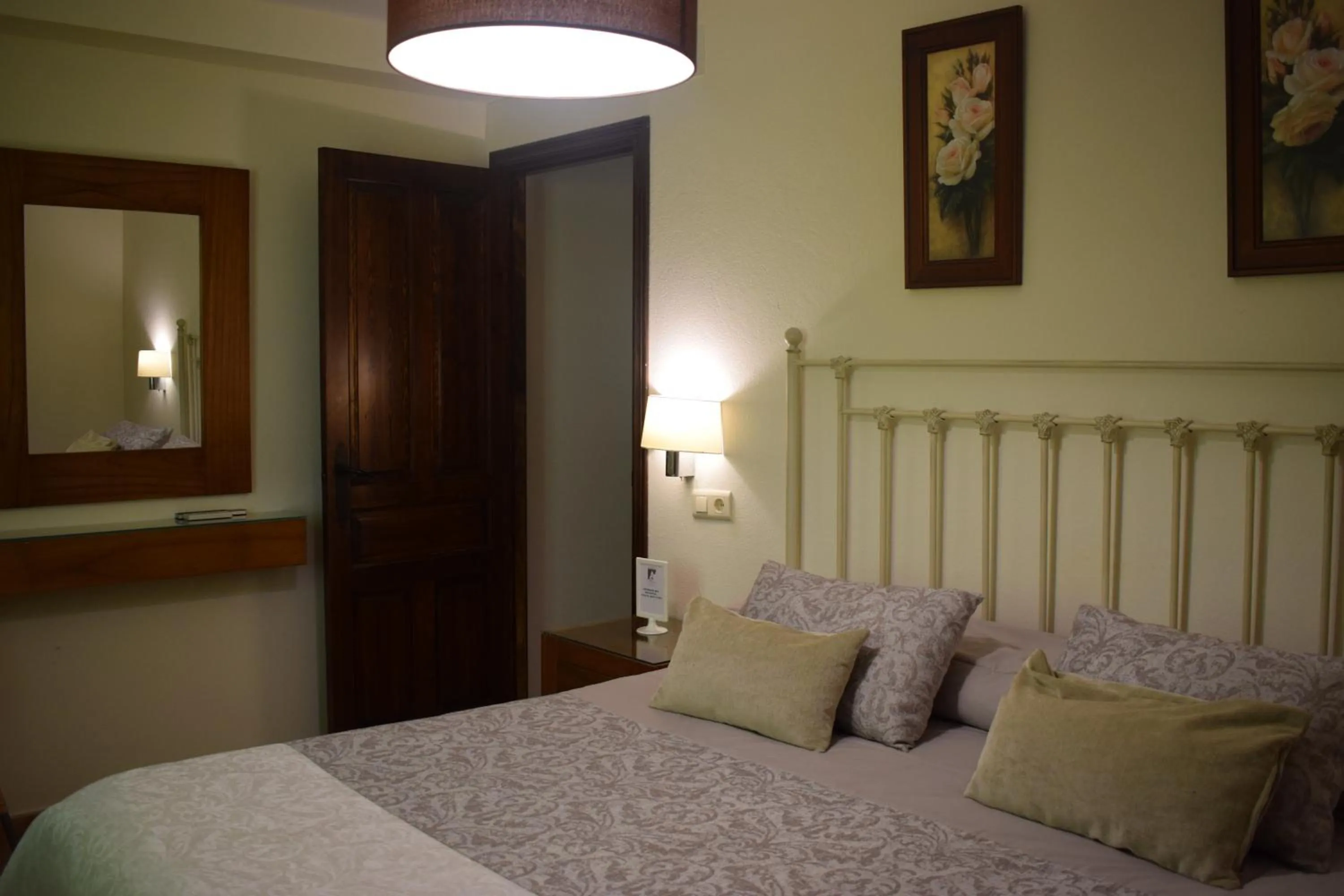 Bed in Hostal Rural Molino Del Bombo