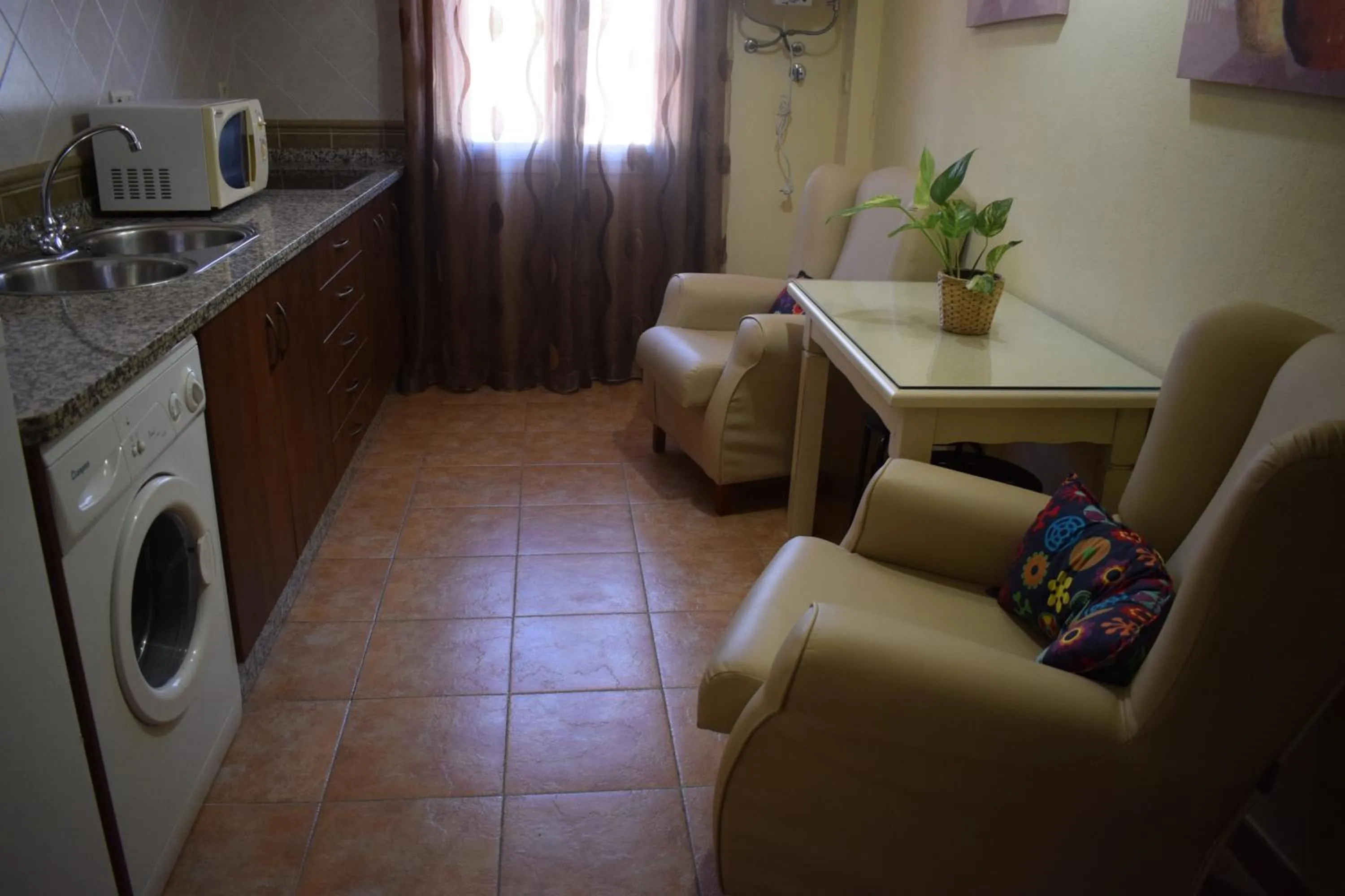 Kitchen or kitchenette in Hostal Rural Molino Del Bombo