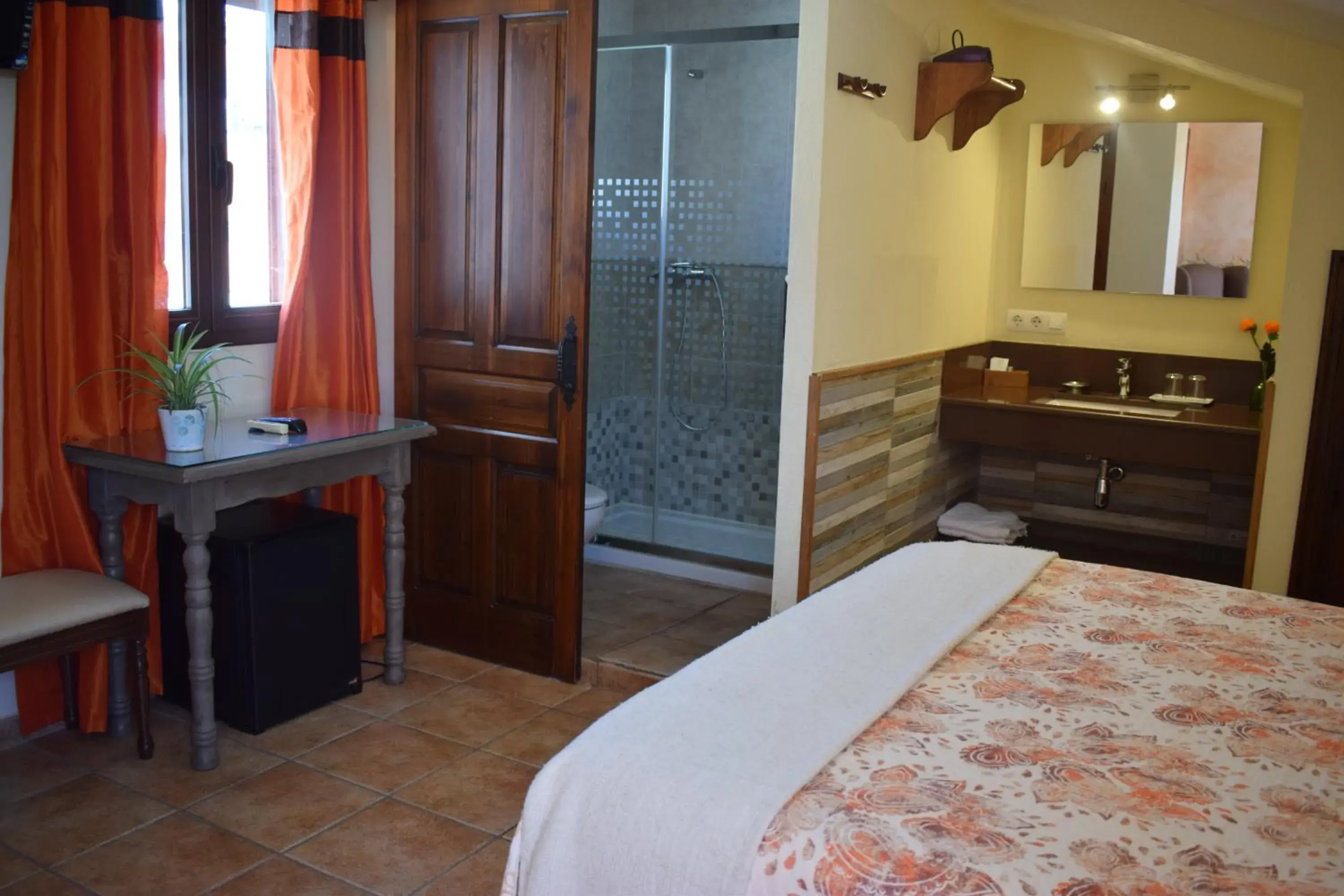 Deluxe Double Room with Castle View in Hostal Rural Molino Del Bombo Deluxe Double Room with Castle View in Hostal Rural Molino Del Bombo