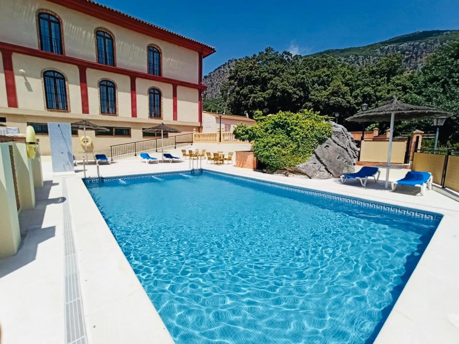 Swimming pool in Hotel Sierra de Ubrique