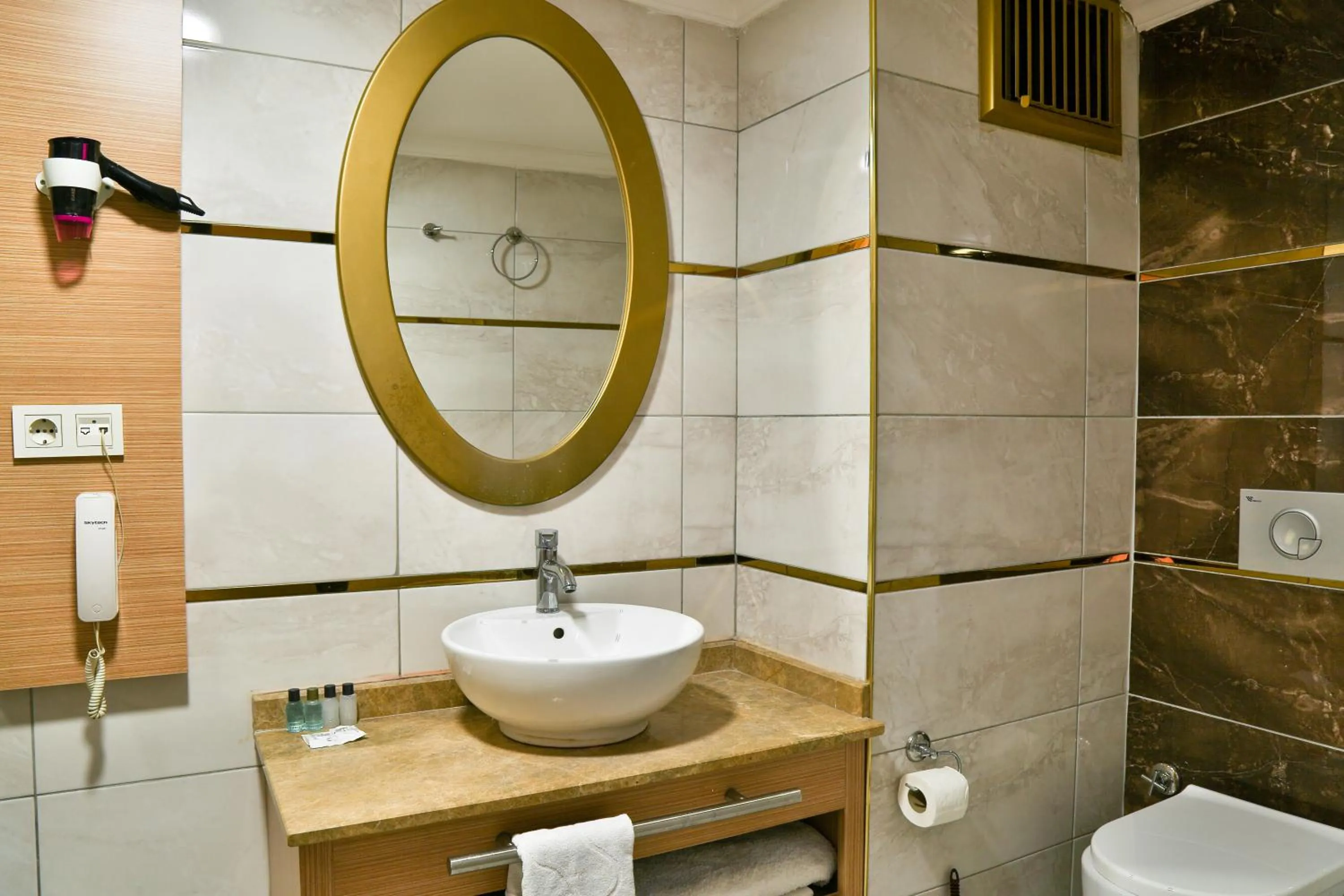 Toilet in Start Hotel