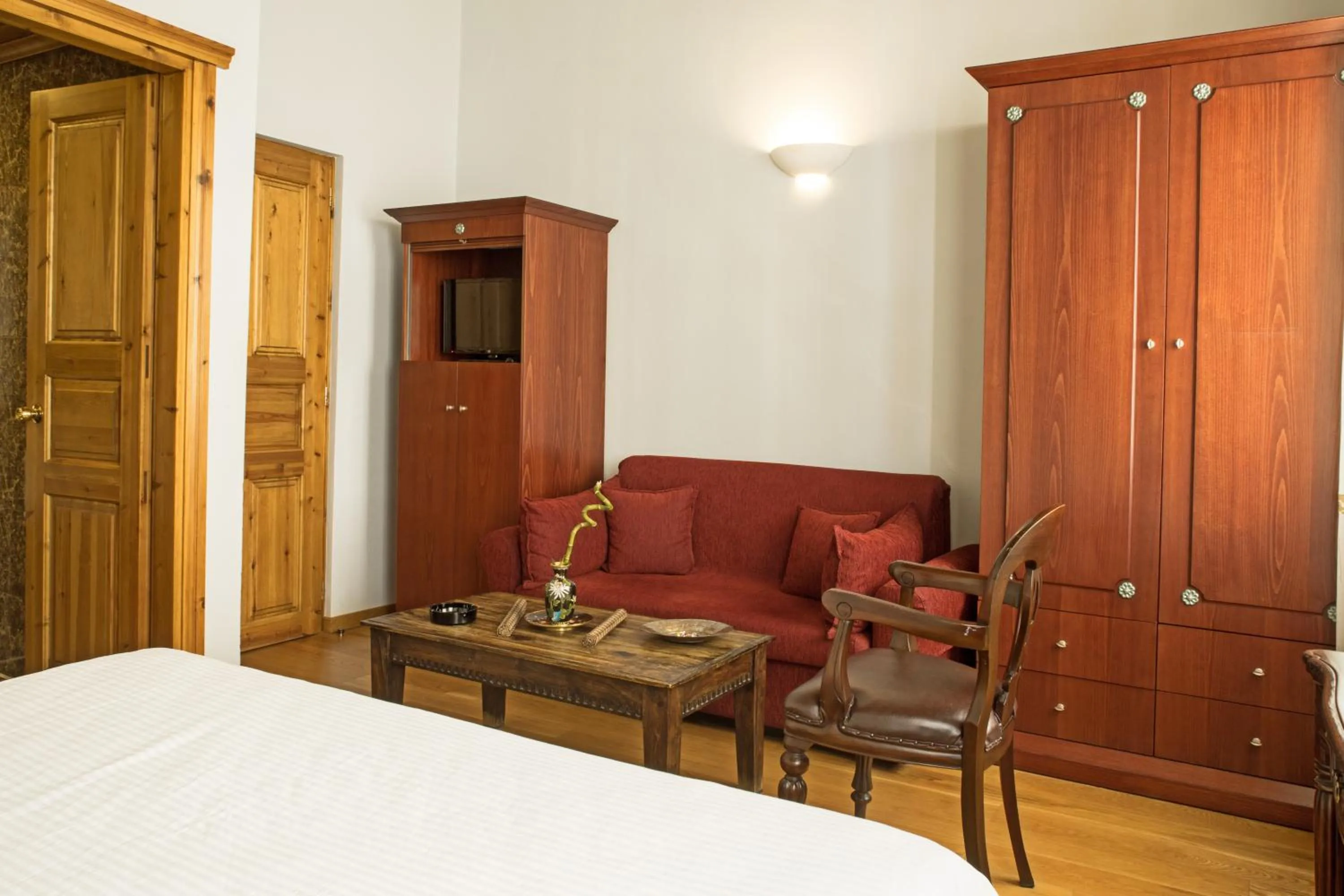 Photo of the whole room, Bed in Kyveli Suites