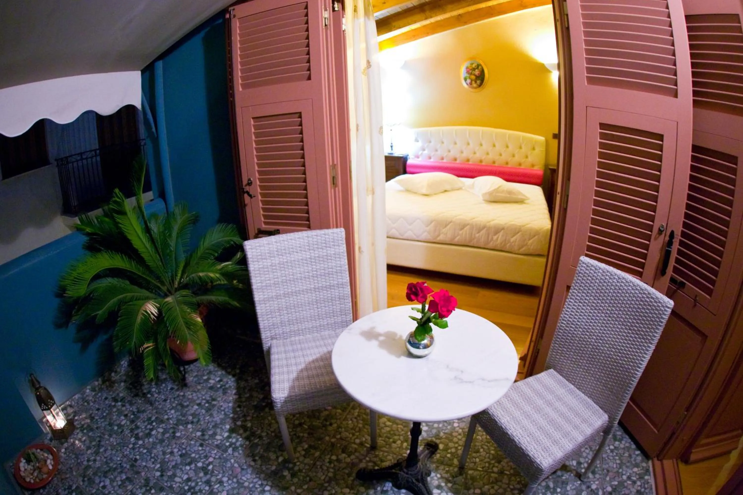 Balcony/Terrace, Bed in Kyveli Suites