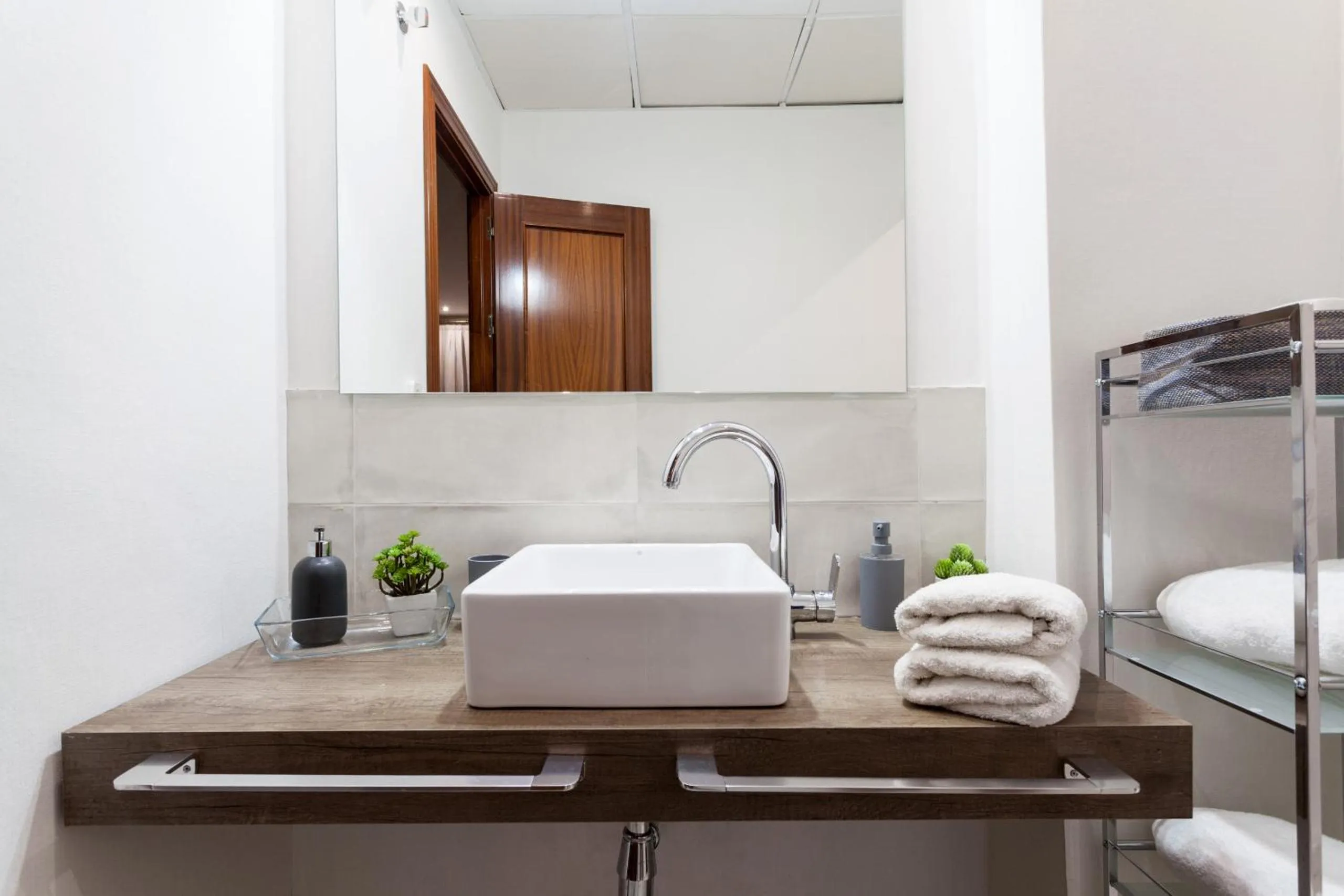 Bathroom in Green-Apartments Sierpes