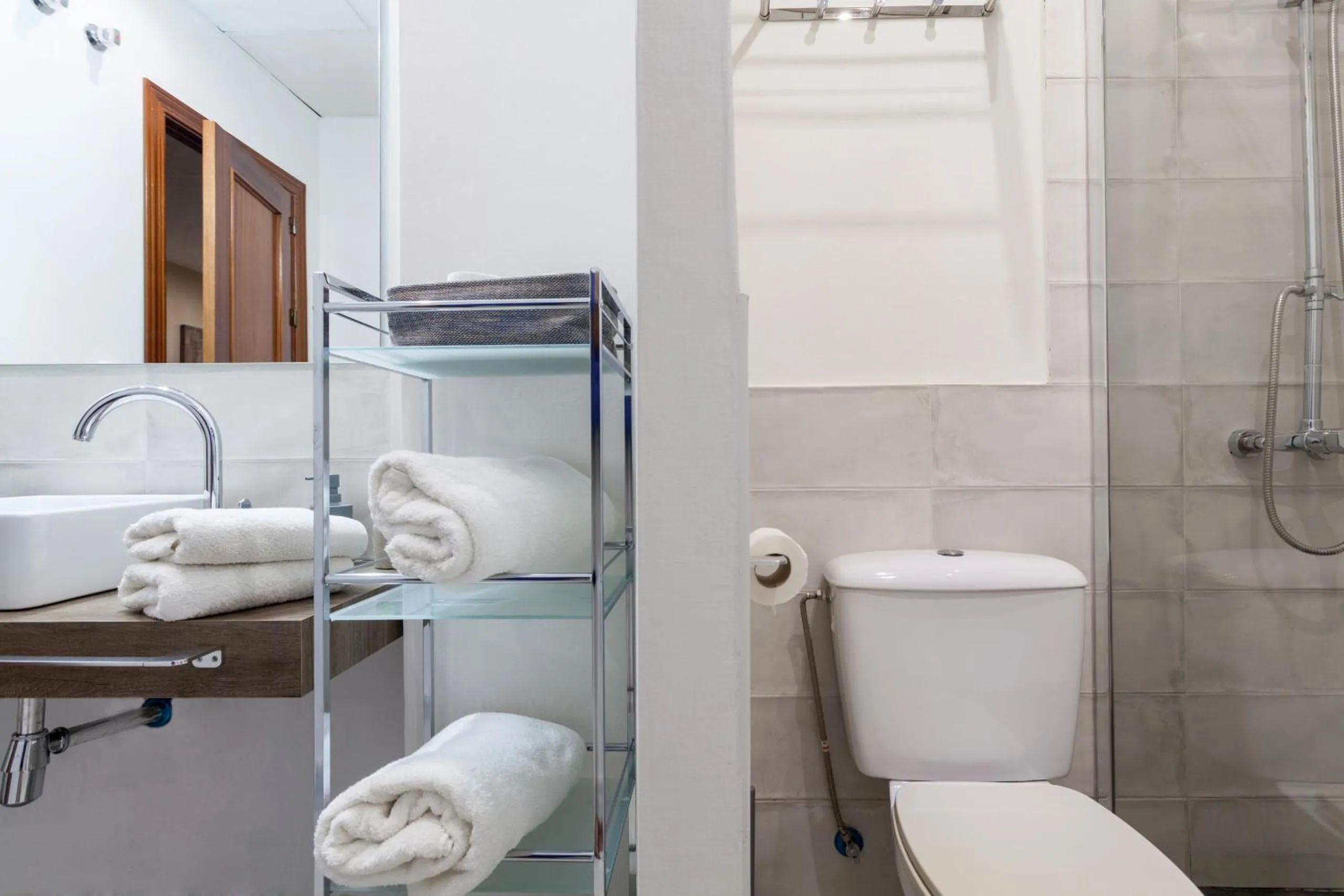 Bathroom in Green-Apartments Sierpes