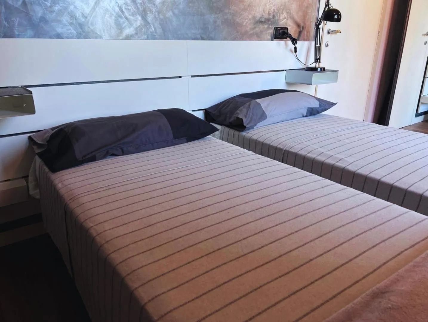 Bed in B2In Suite & Office
