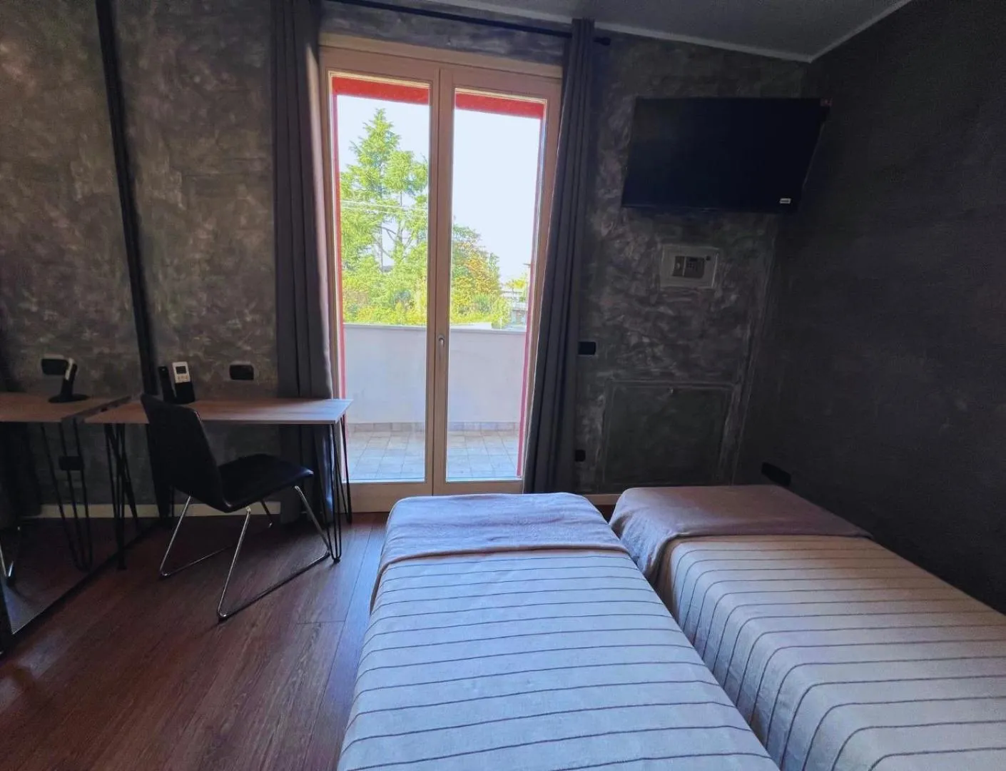 Bed in B2In Suite & Office