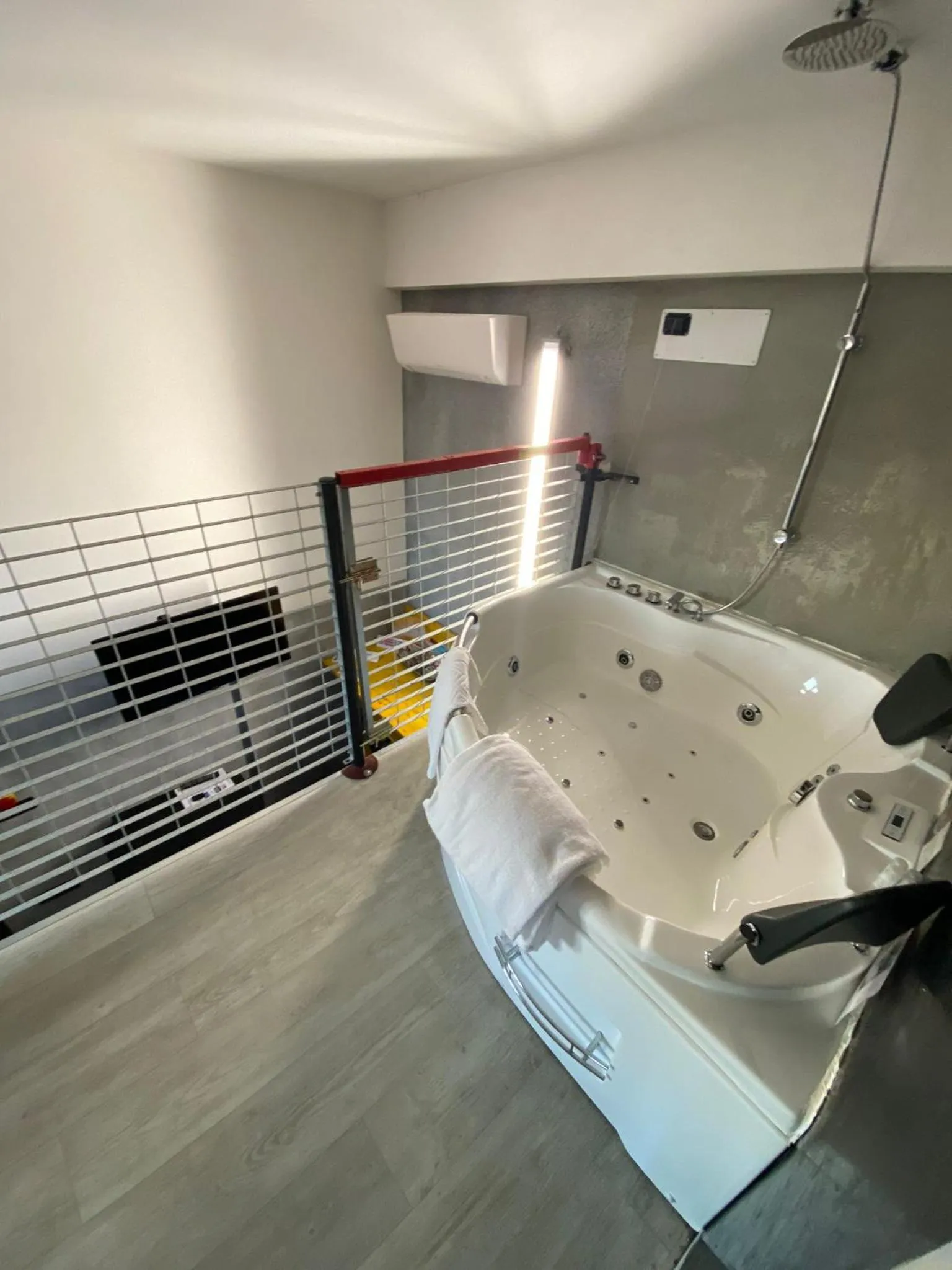 Hot Tub in B2In Suite & Office