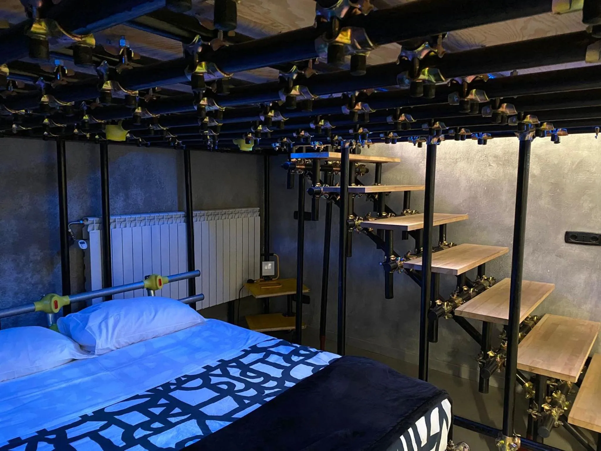 Bed in B2In Suite & Office