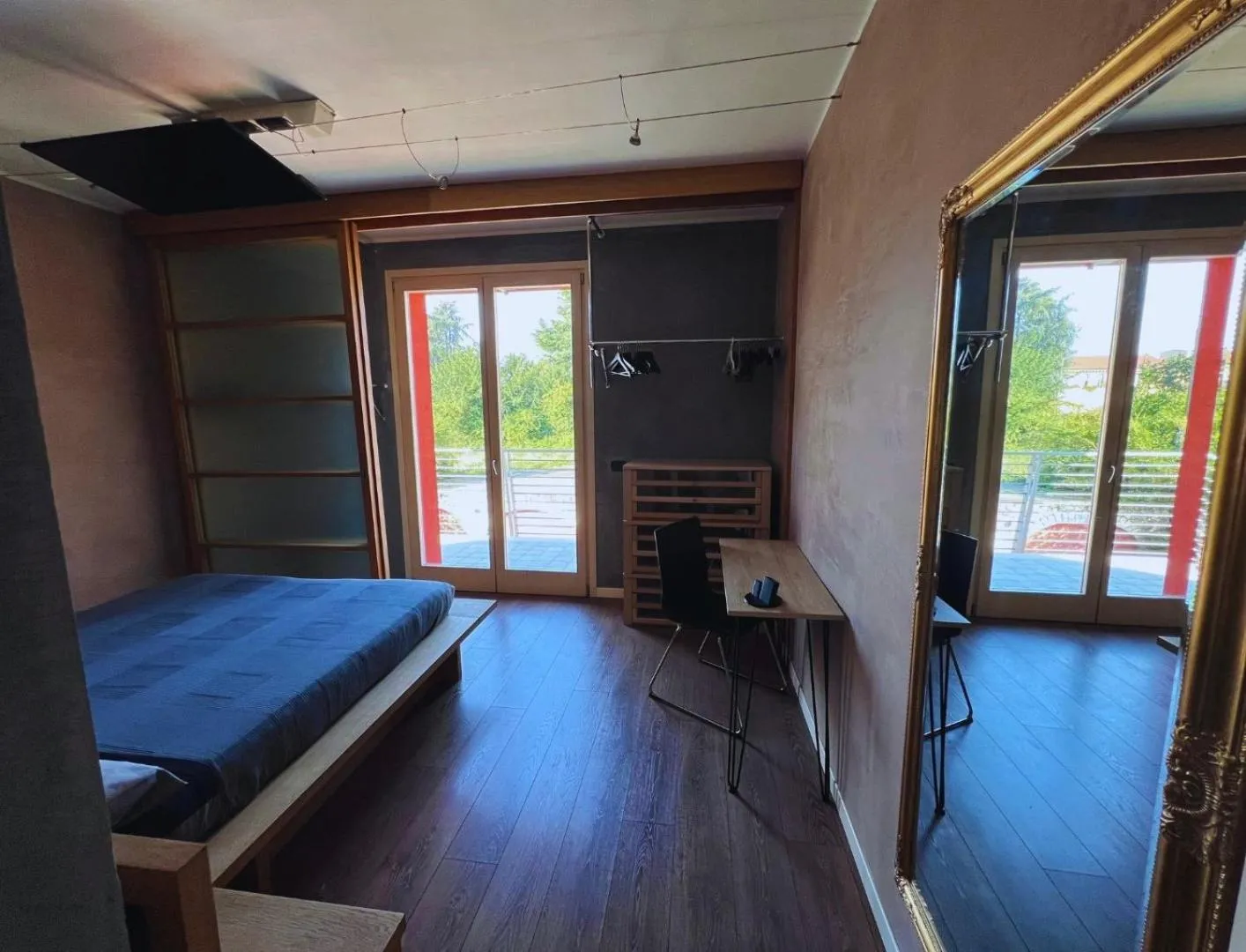 Bed in B2In Suite & Office