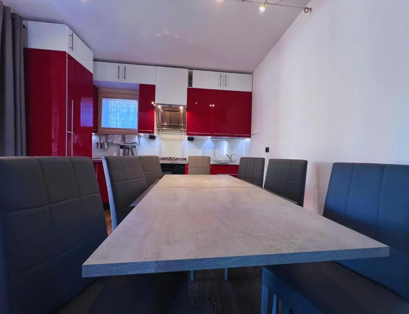 People in B2In Suite & Office