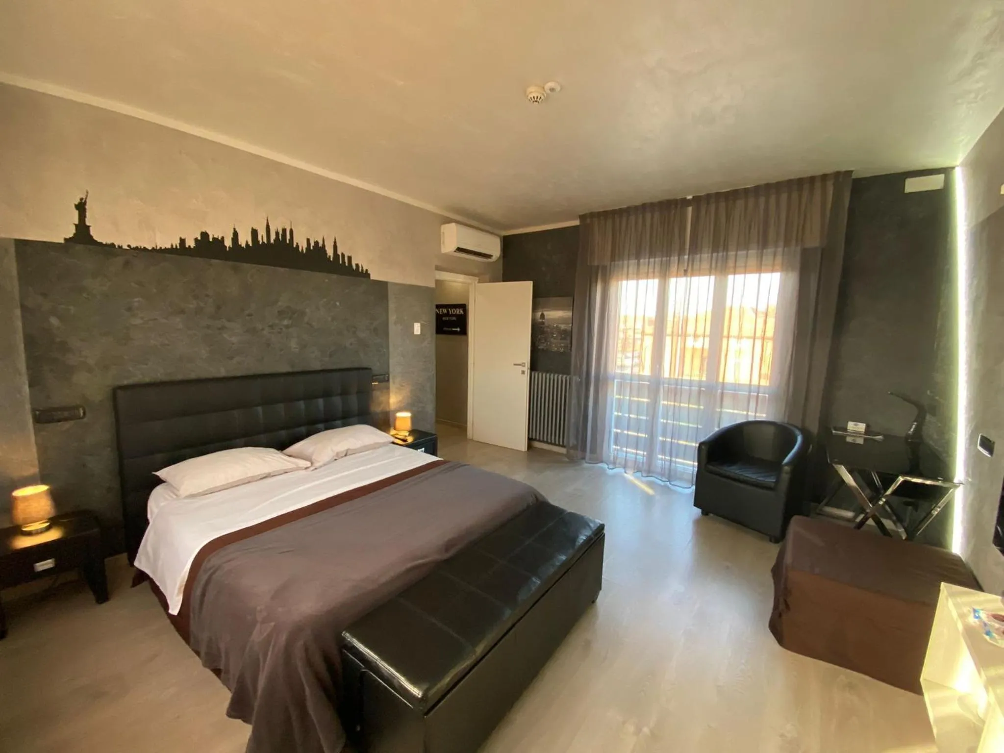 Bed in B2In Suite & Office