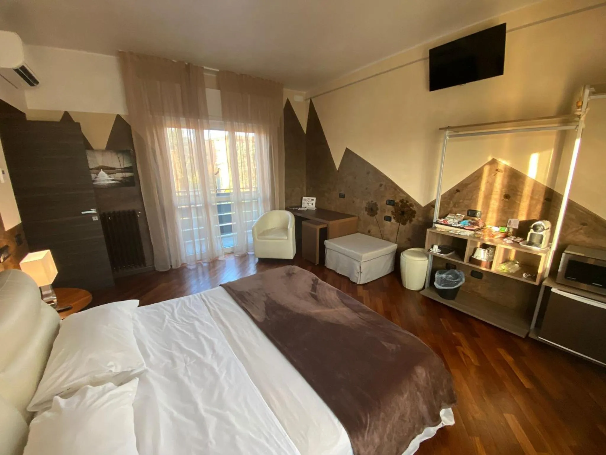 Bed in B2In Suite & Office