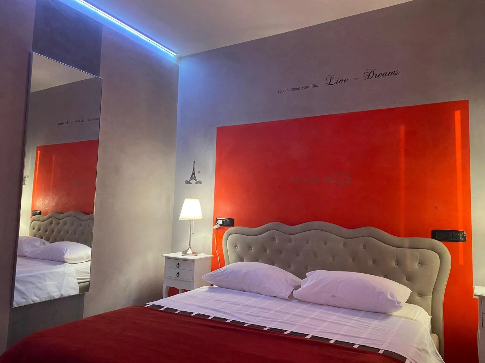 Bed in B2In Suite & Office