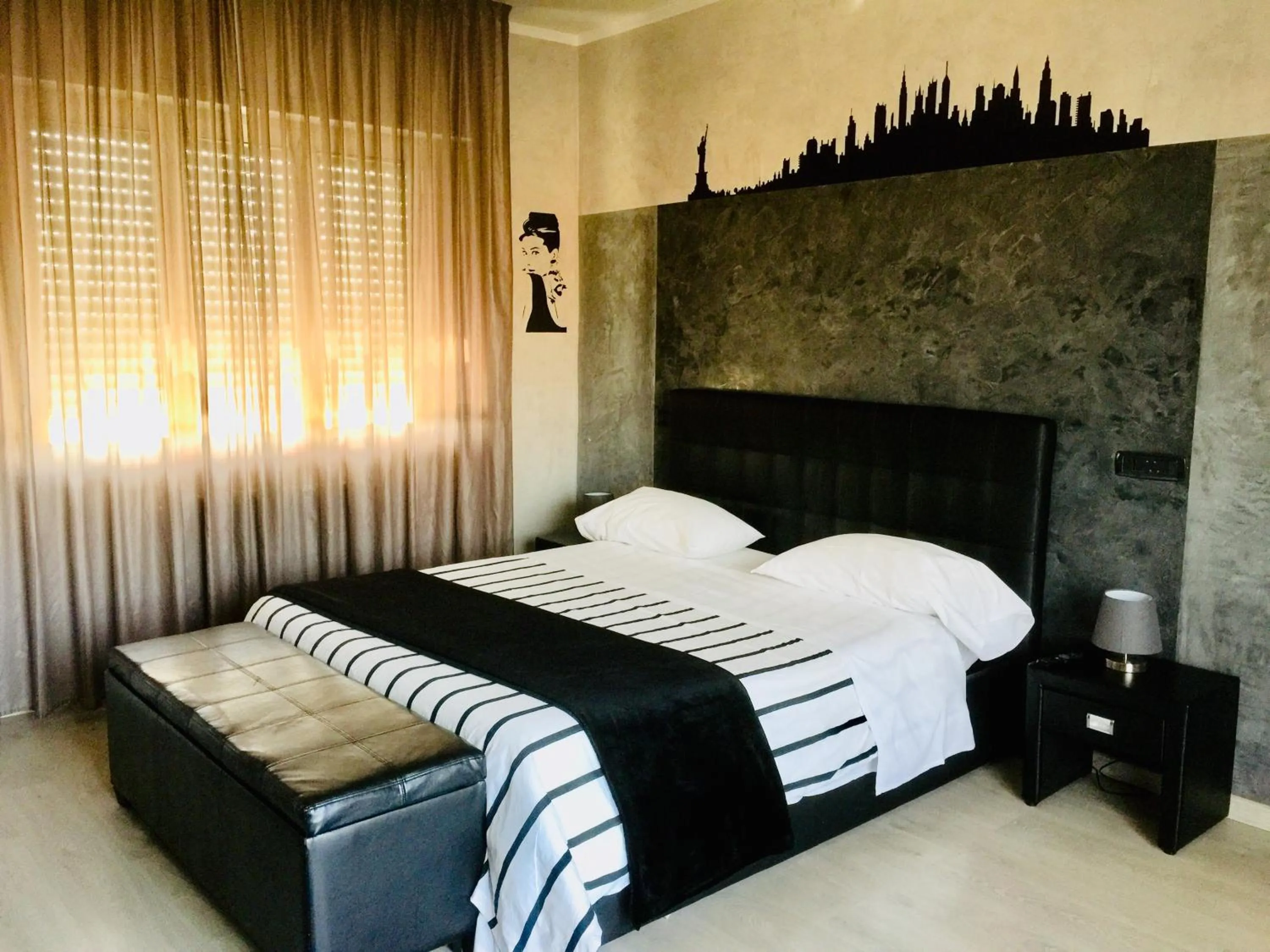 Bed in B2In Suite & Office