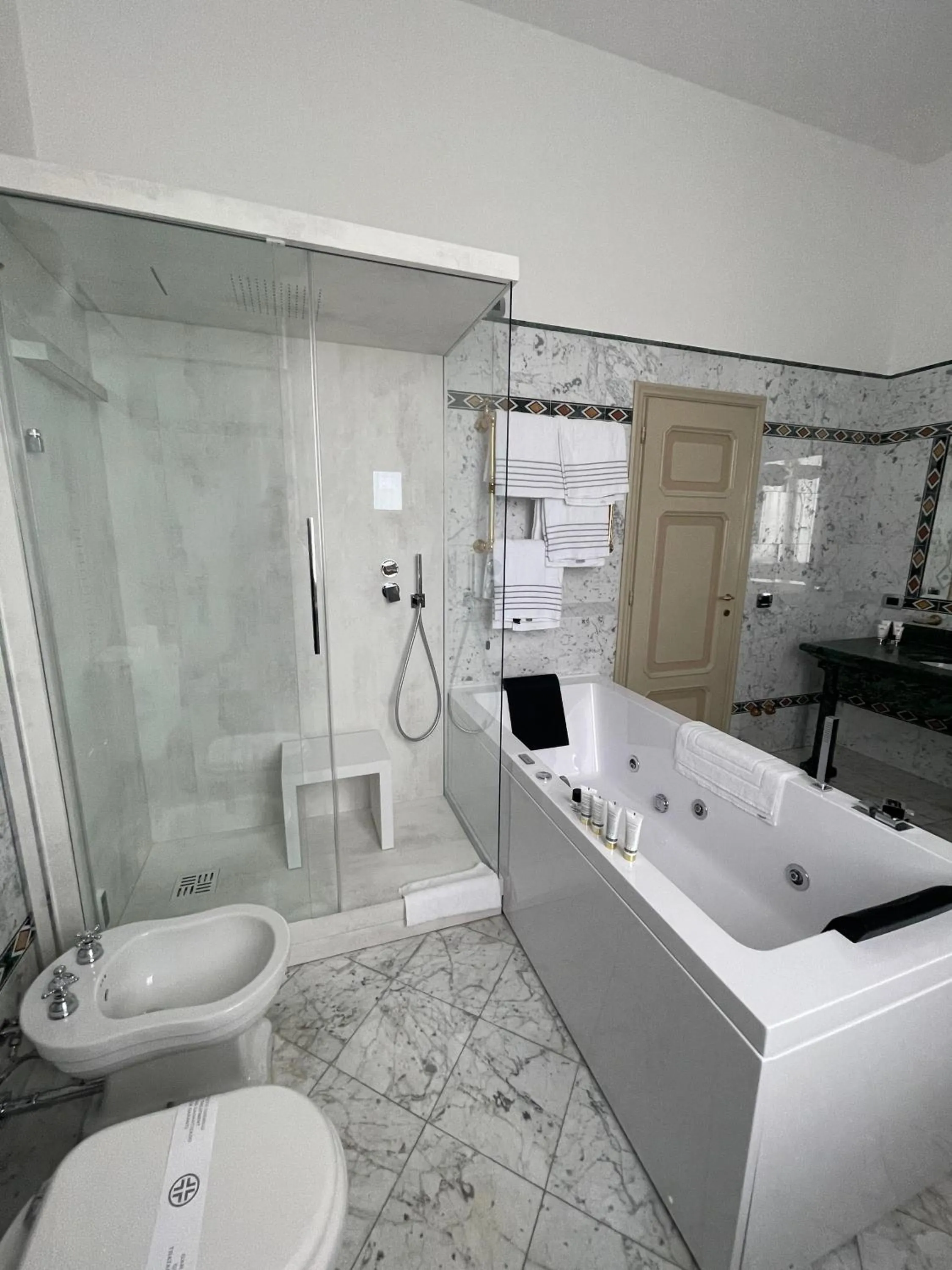 Shower in Hotel Villa La Bollina