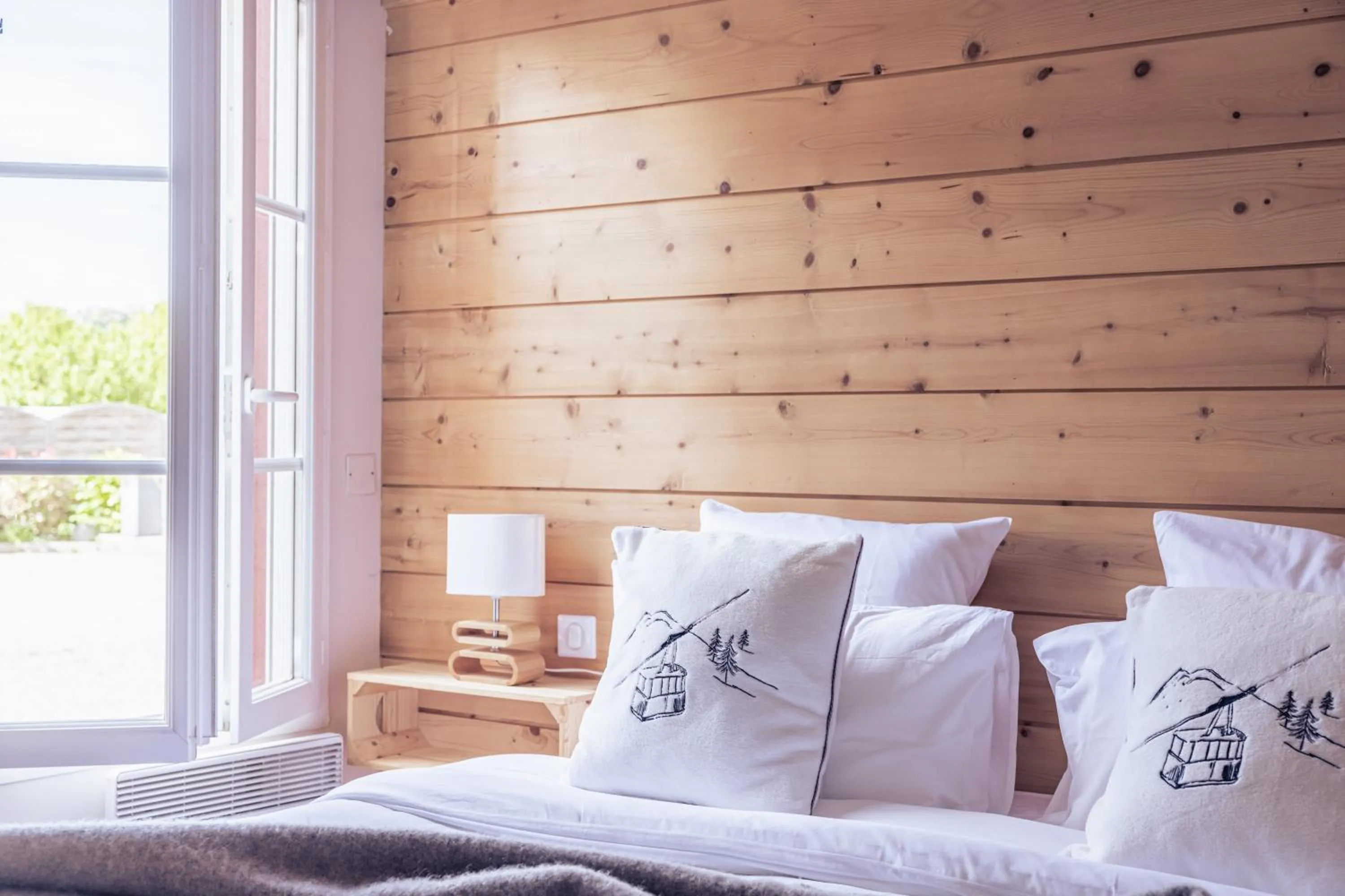 Bedroom, Bed in Appart-Hotel Les Palombieres