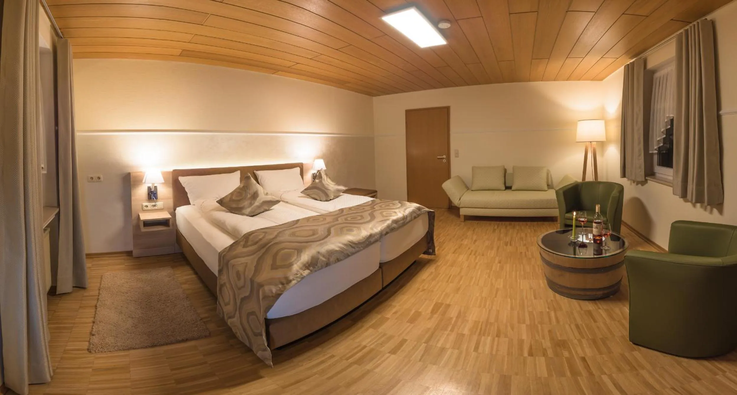 Photo of the whole room, Bed in Hotel Zum Anker-THULLs Restaurant