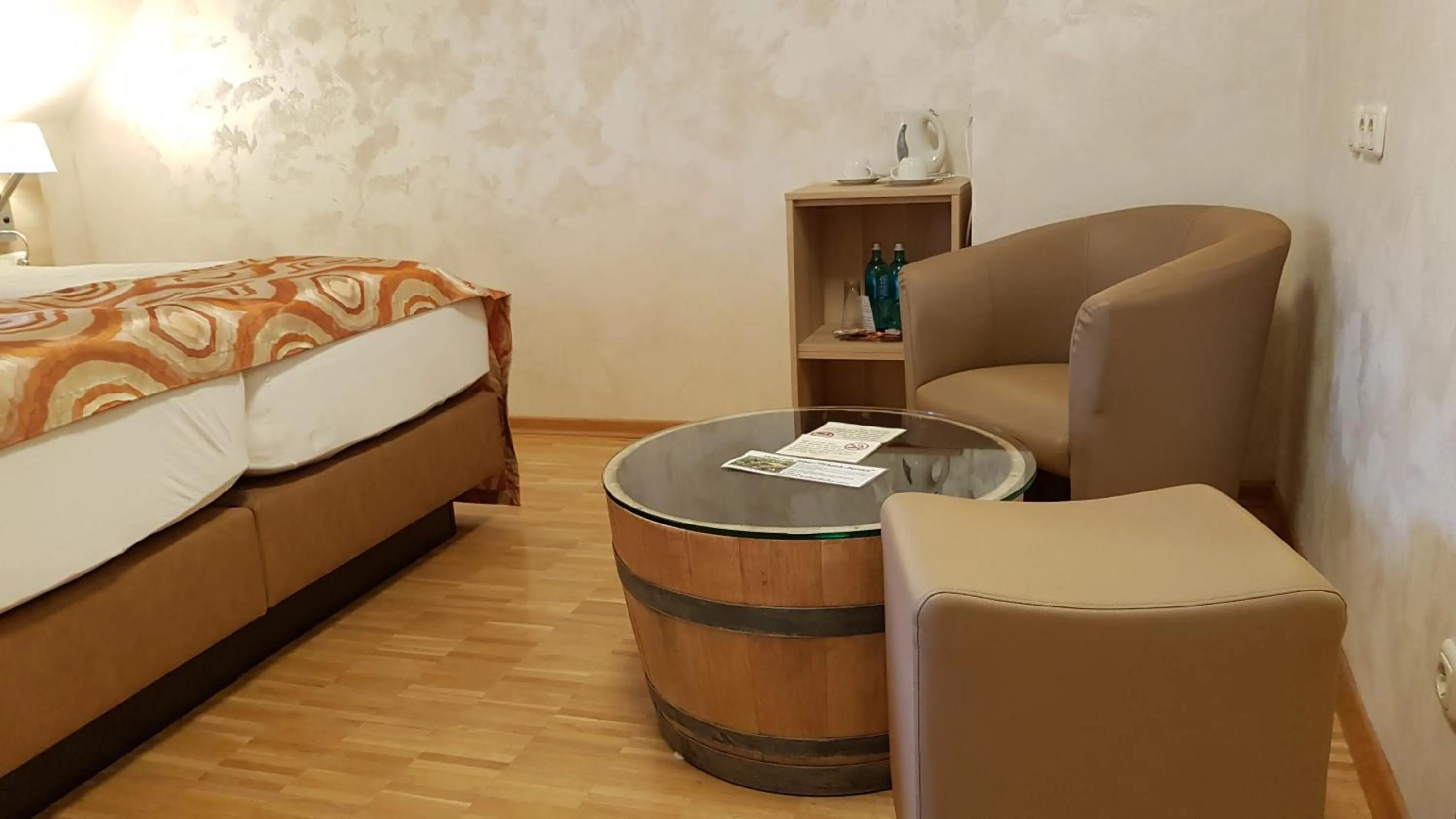 Coffee/tea facilities, Bed in Hotel Zum Anker-THULLs Restaurant