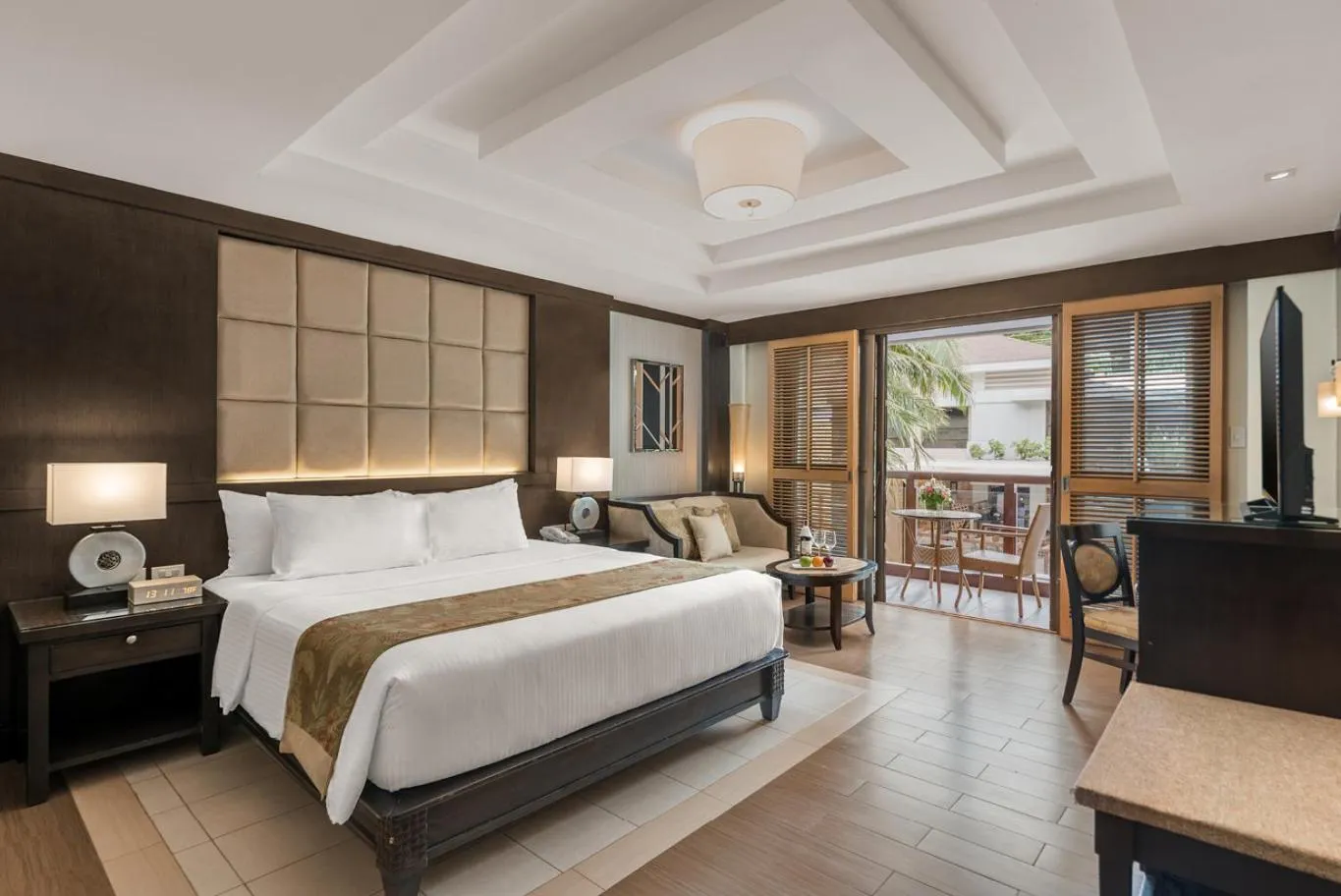 Bed in Henann Lagoon Resort