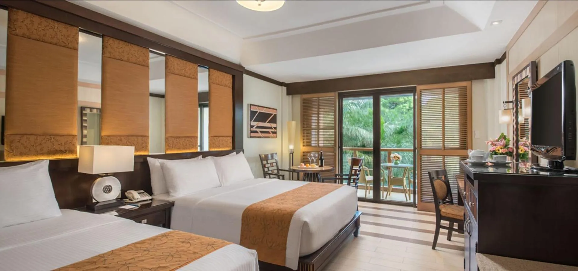 Bed in Henann Lagoon Resort