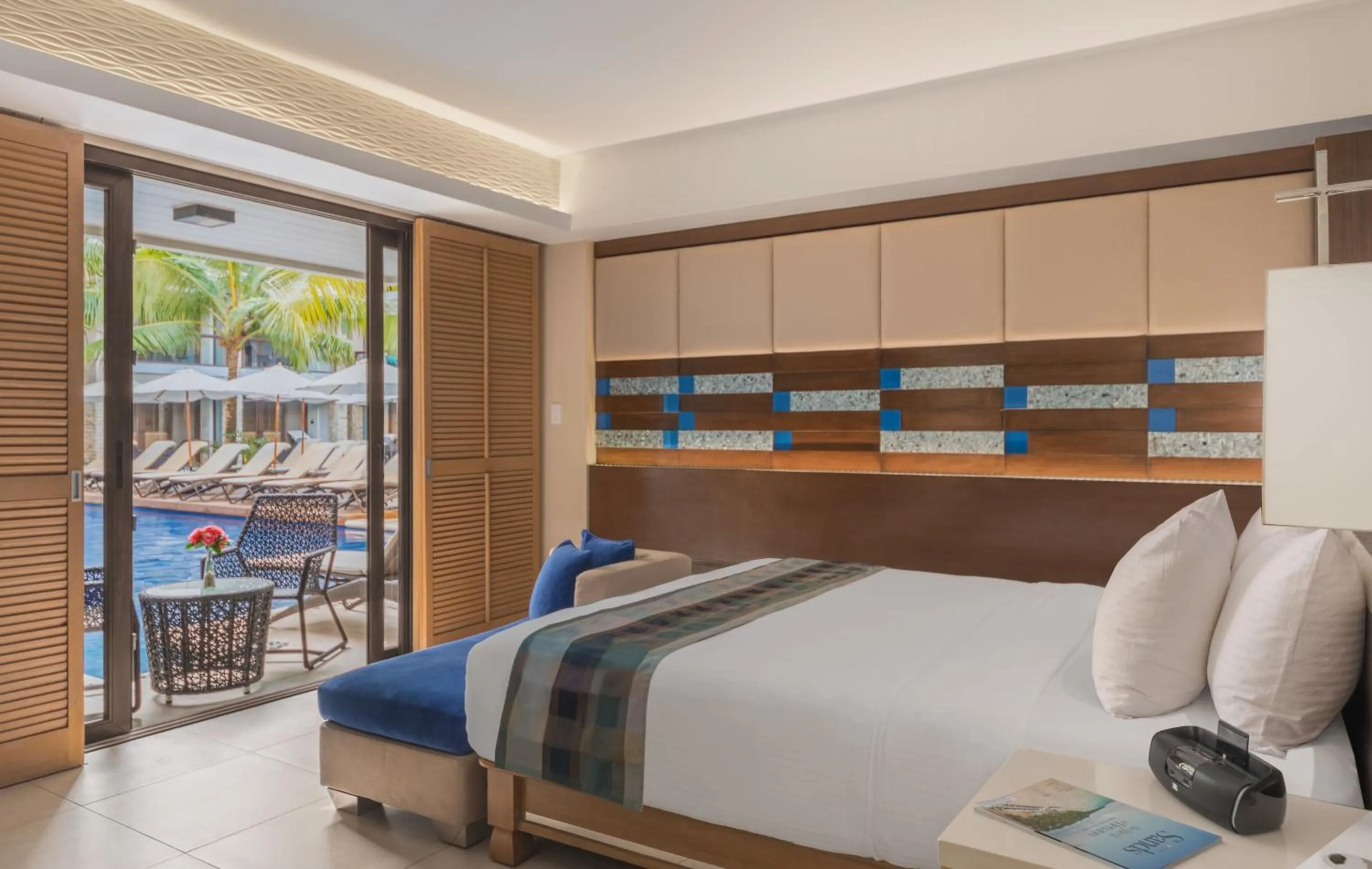 Bed in Henann Lagoon Resort