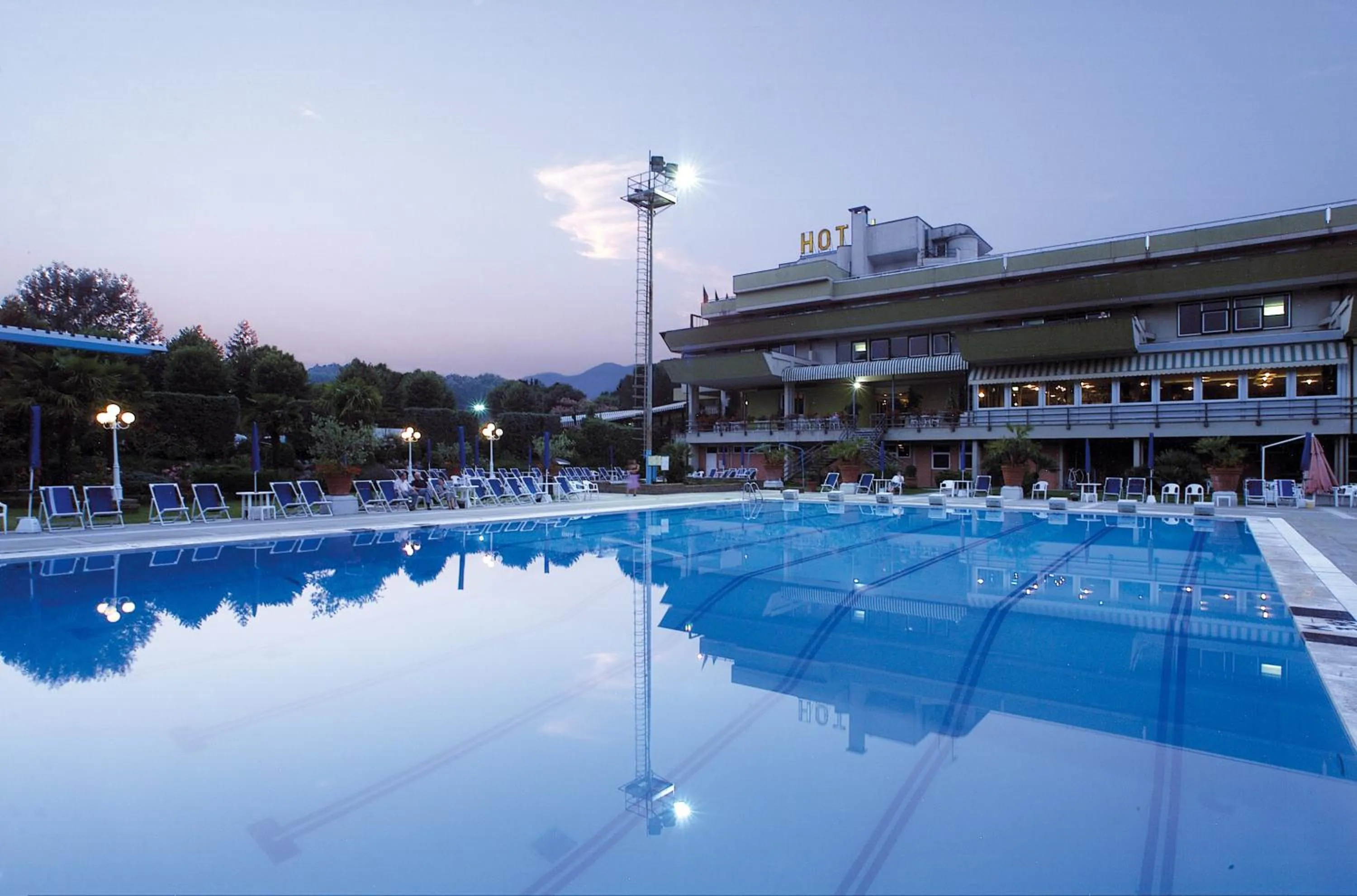 Property building in Hotel Country Club