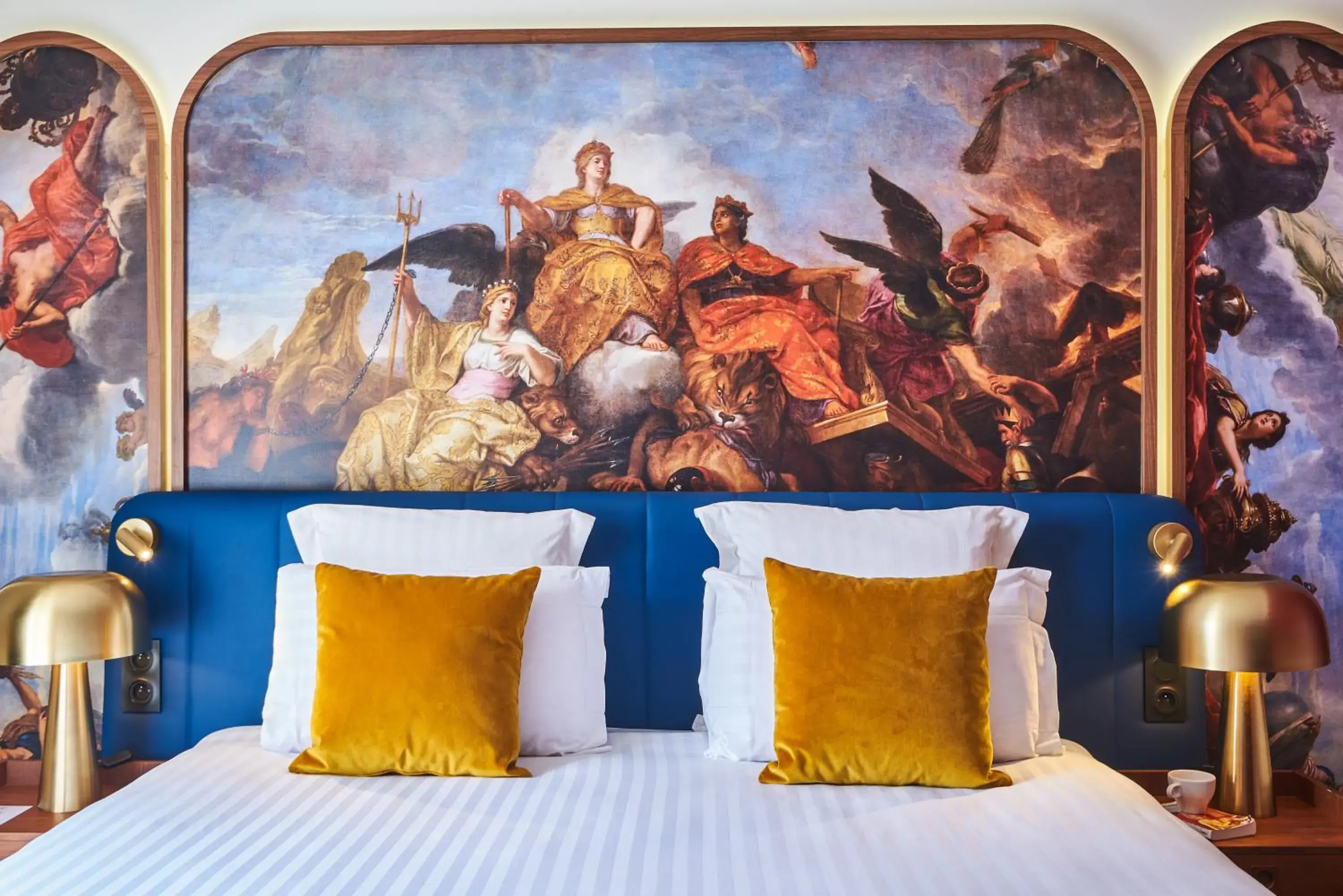 Bed in Hôtel Le Versailles Bed in Hôtel Le Versailles