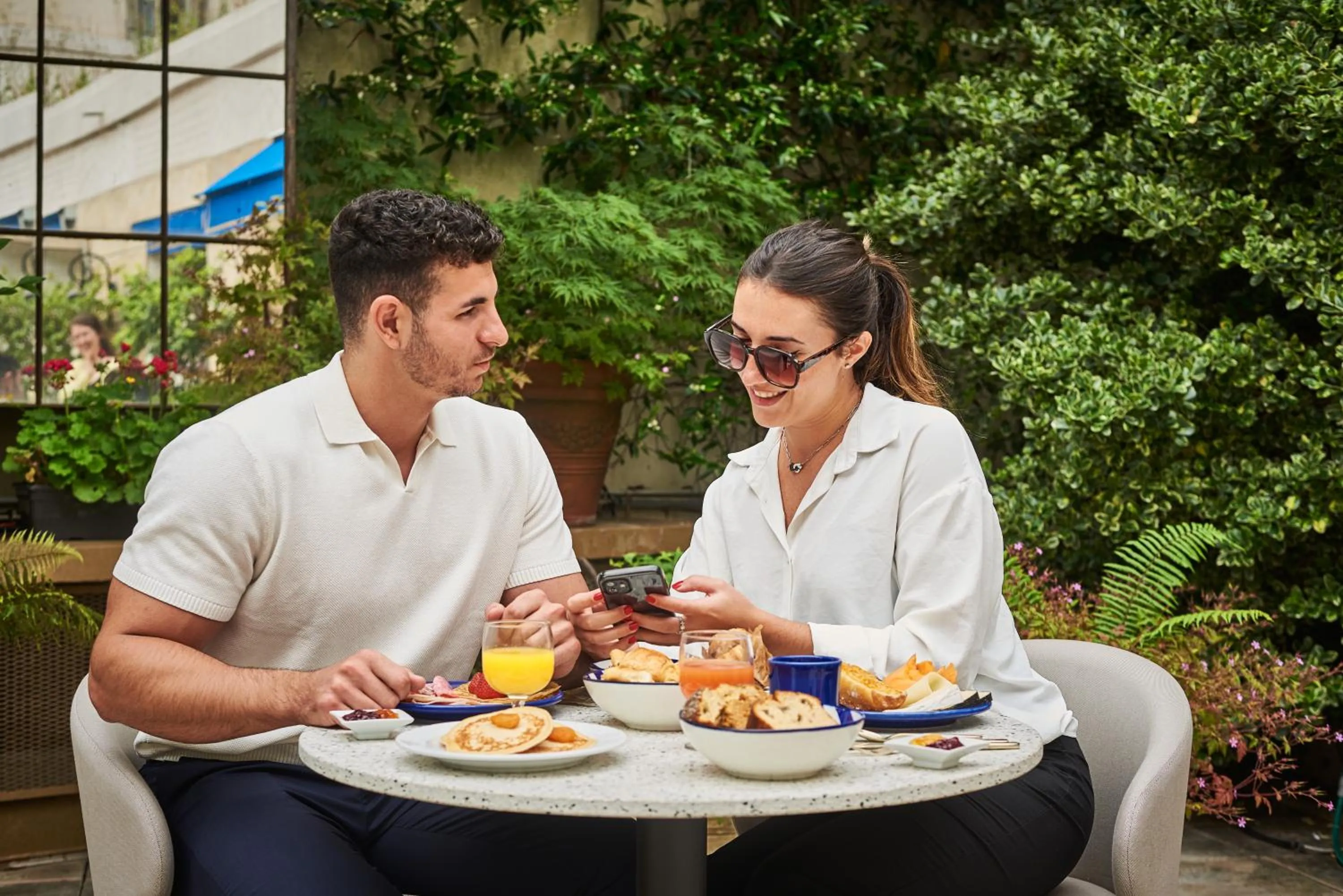 Breakfast in Hôtel Le Versailles