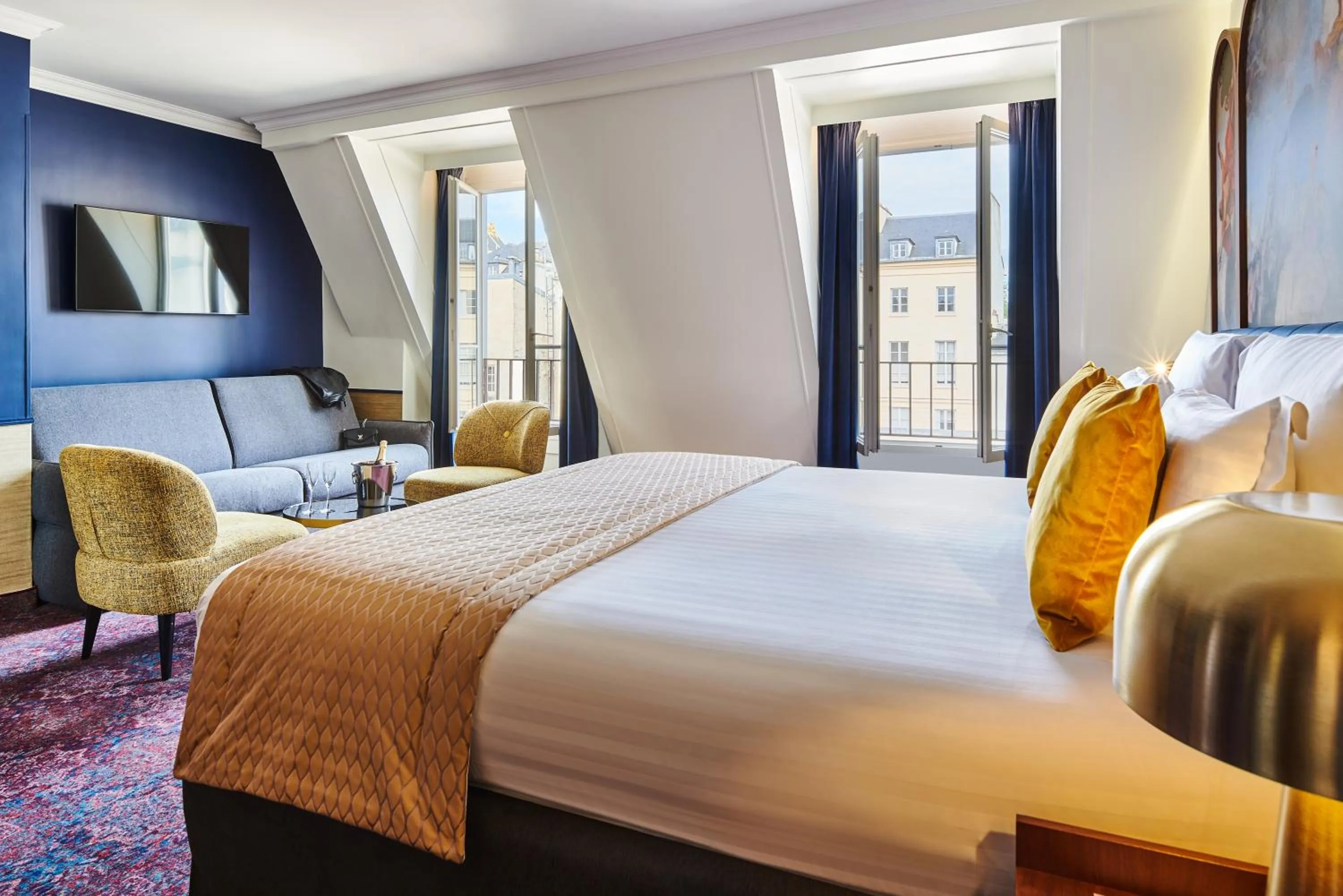 Bedroom, Bed in Hôtel Le Versailles
