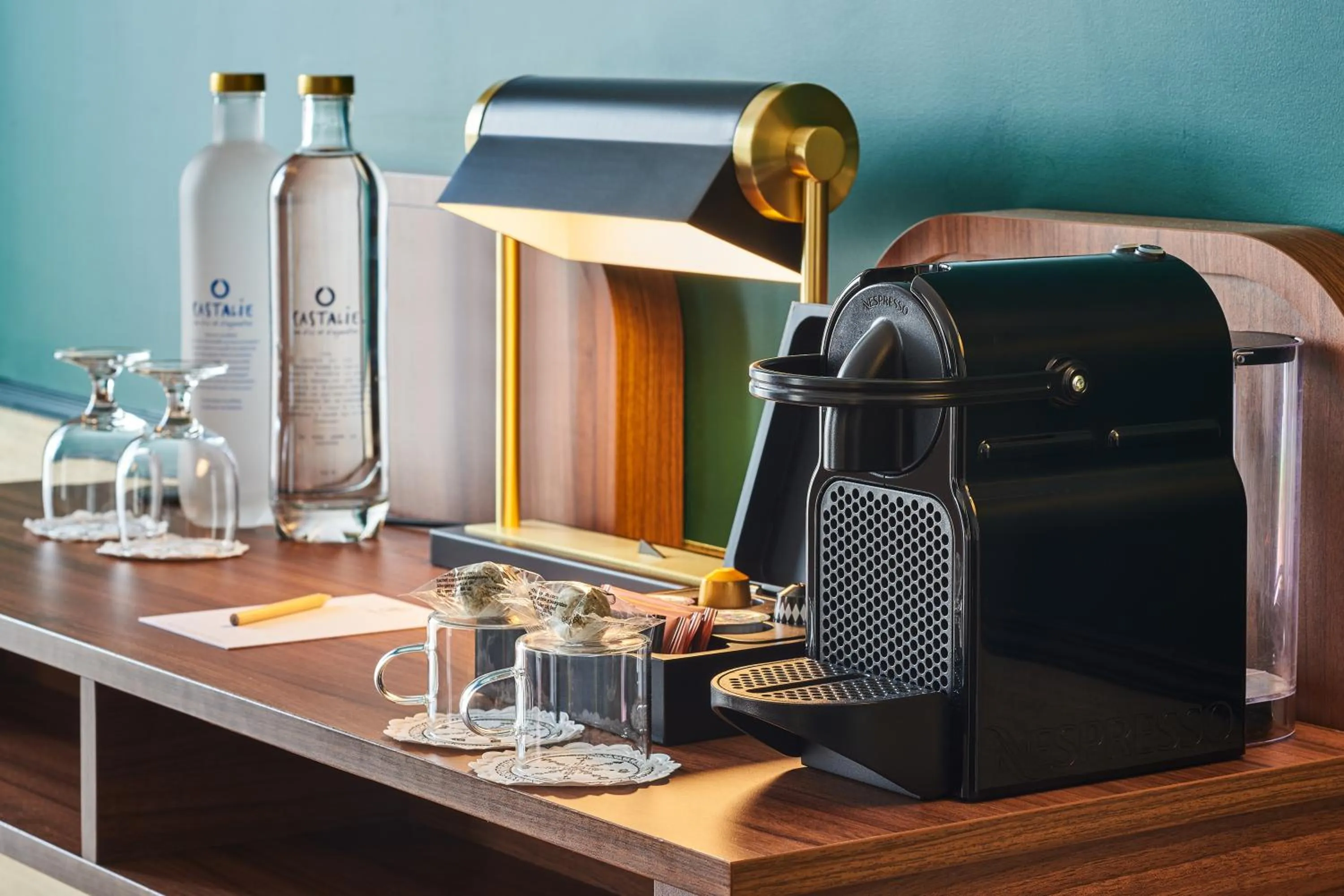 Coffee/tea facilities in Hôtel Le Versailles