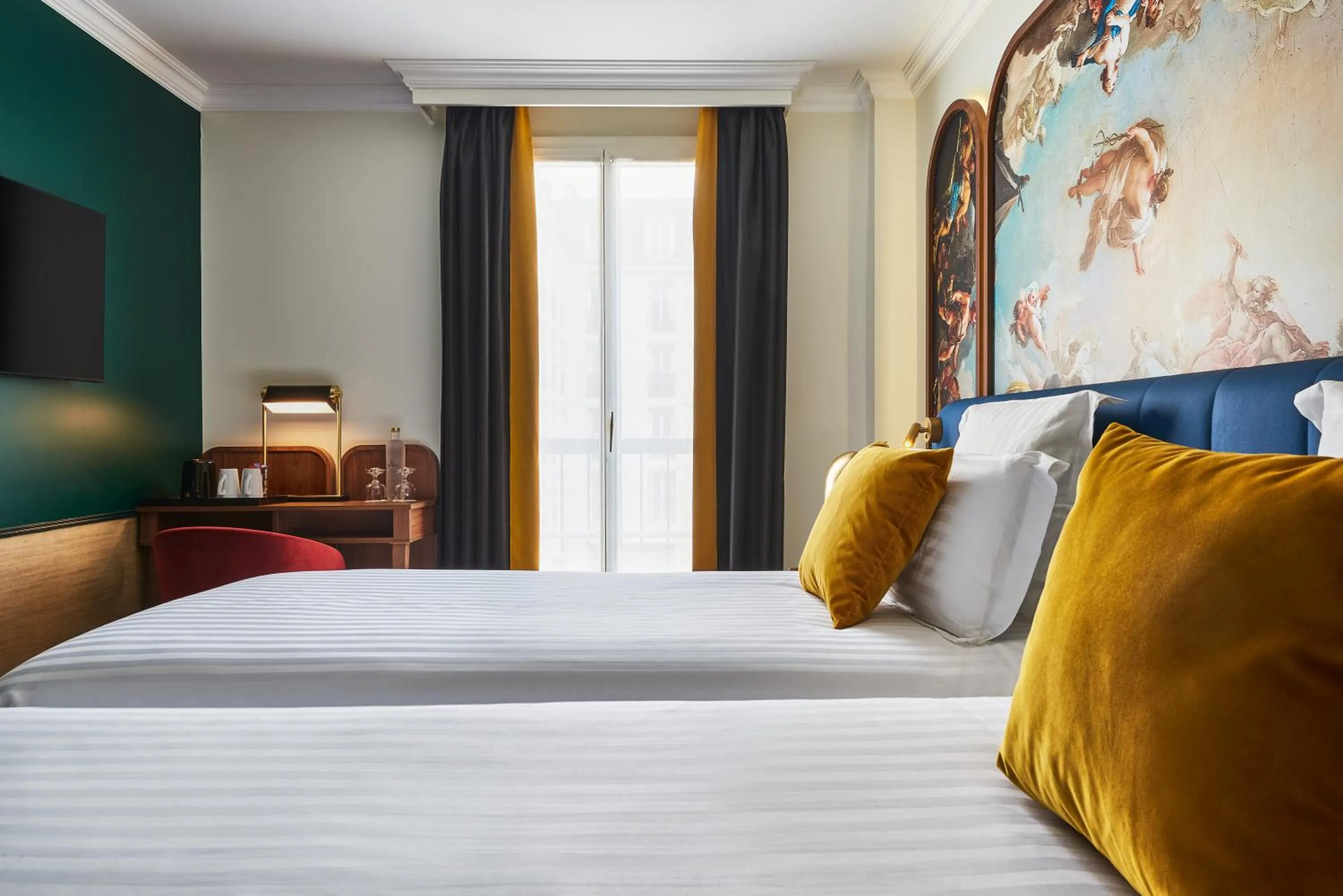 Bed in Hôtel Le Versailles