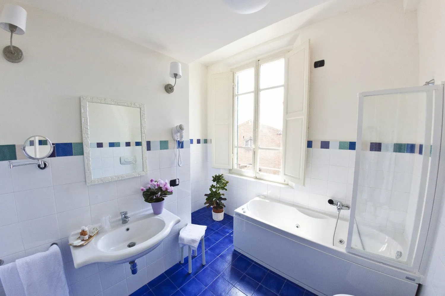 Bathroom in Hotel San Miniato