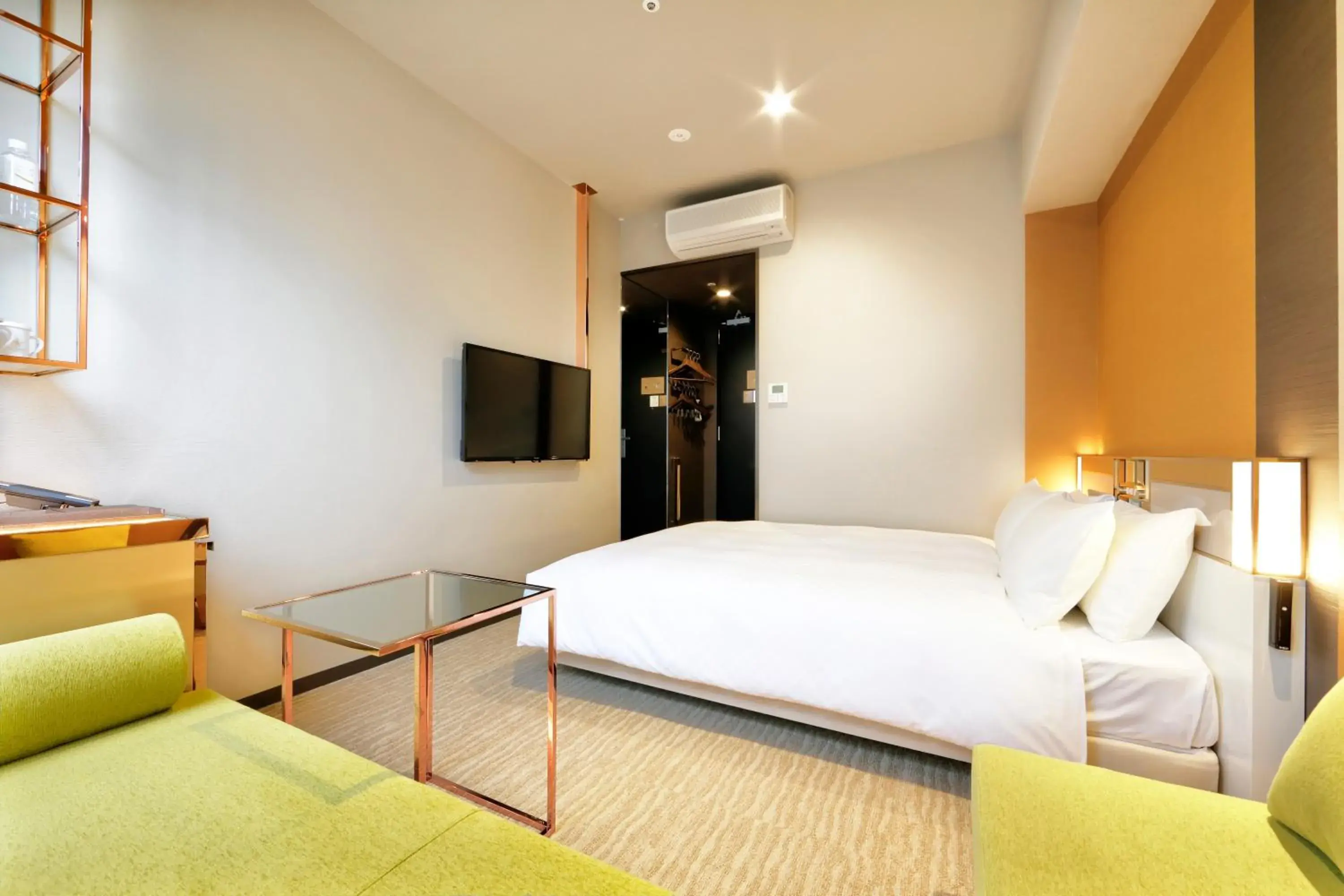 Photo of the whole room, Bed in Candeo Hotels Tokyo Roppongi Photo of the whole room, Bed in Candeo Hotels Tokyo Roppongi